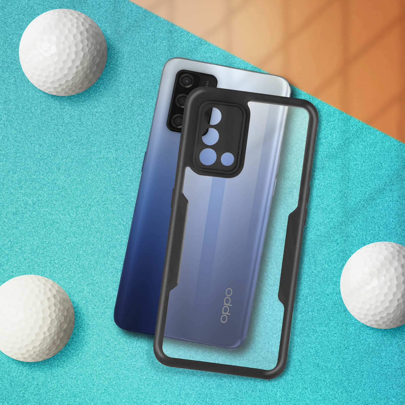 Blauwe telefoon met doorzichtige hoes en golfballen op turquoise achtergrond.