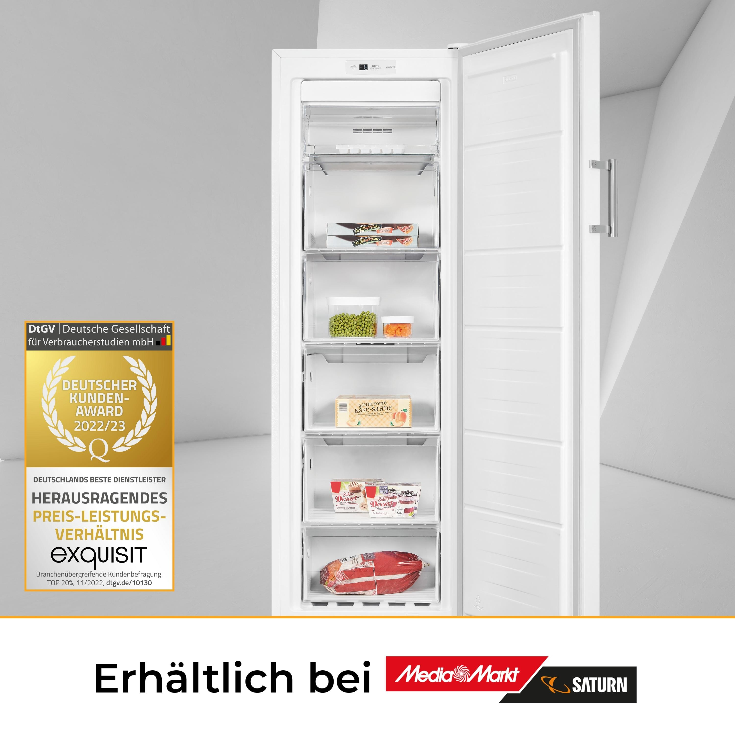 Un frigorífico blanco con la puerta abierta, revelando estantes de alimentos congelados. Un premio de oro a la izquierda.