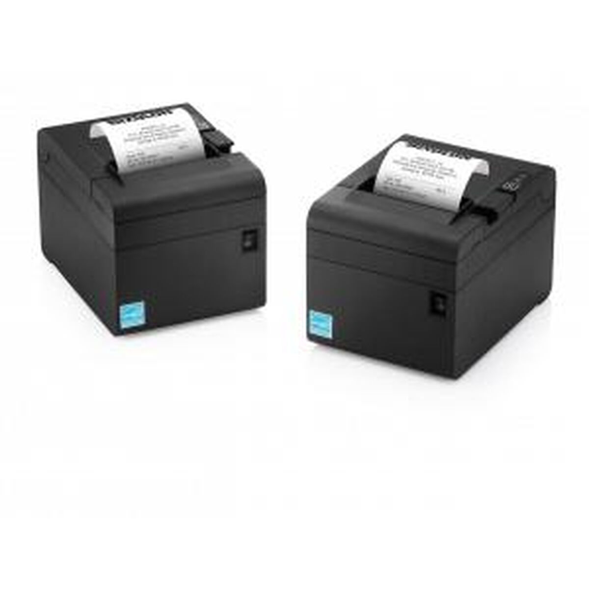 Zwei schwarze Thermodrucker nebeneinander, mit herauskommendem Papier. Weißer Hintergrund.