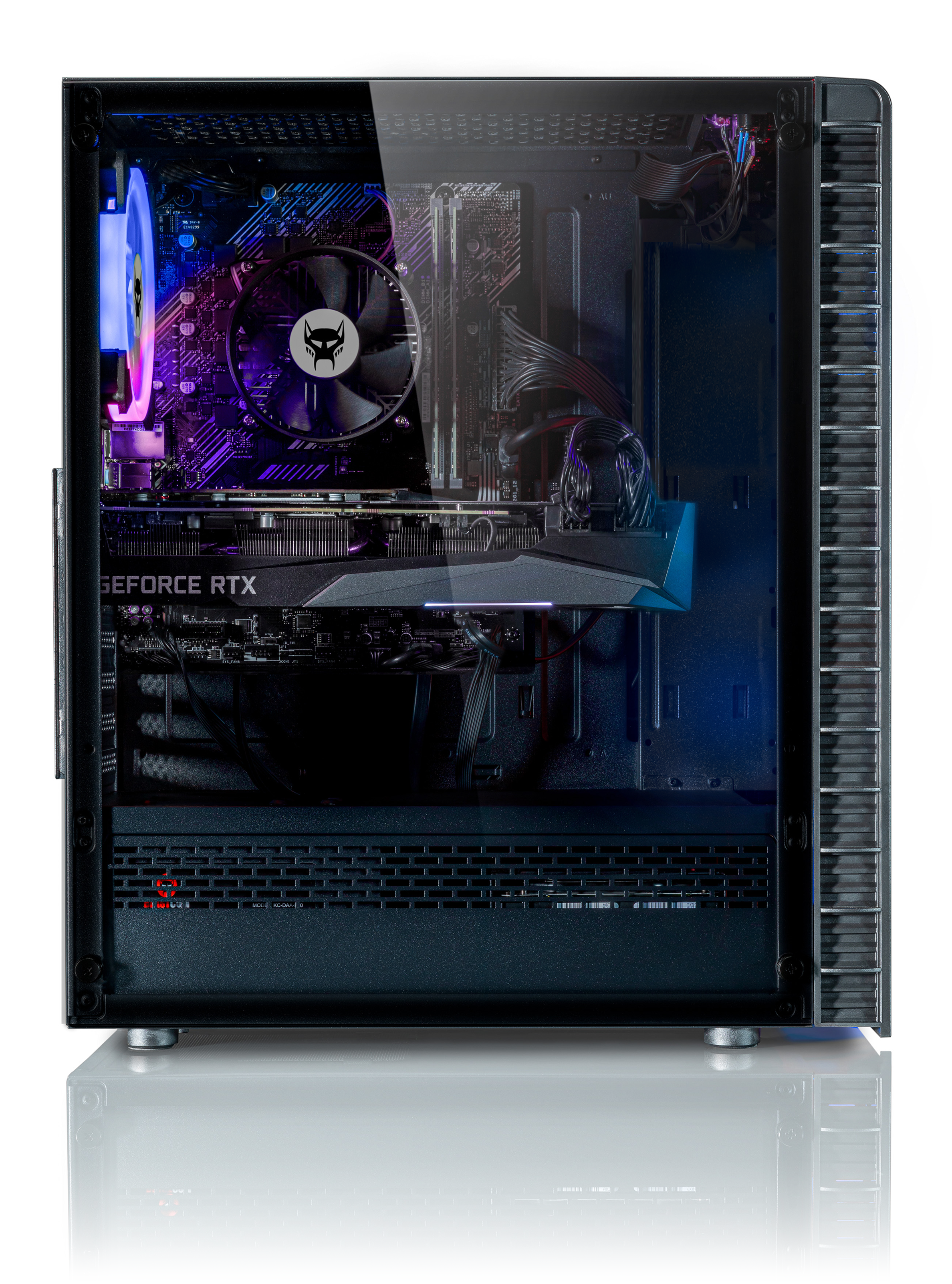 Ein Computergehäuse mit einer Glasseite, das interne Komponenten mit RGB-Beleuchtung zeigt.
