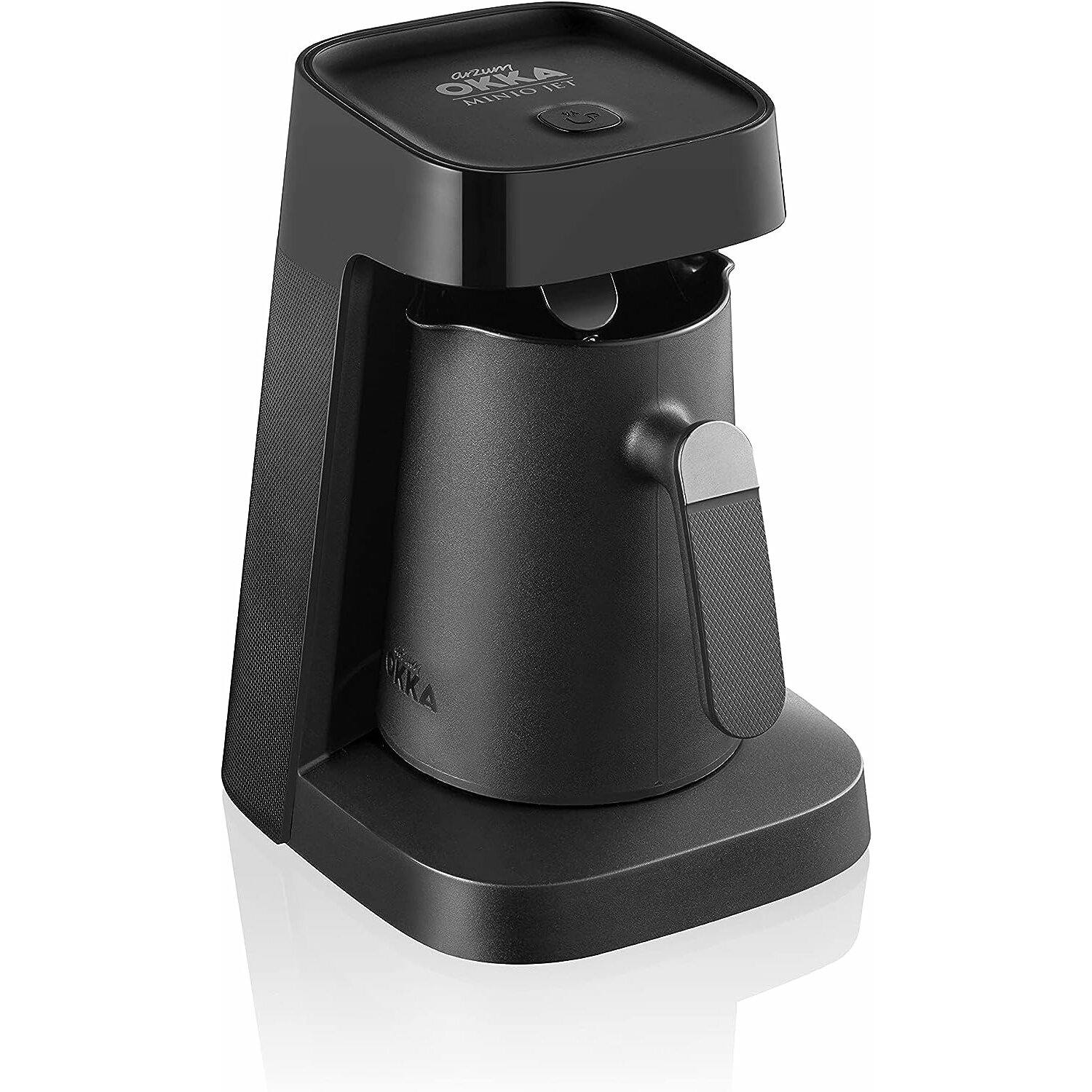 Schwarze Kaffeemaschine mit Griff und quadratischer Basis, weißer Hintergrund.