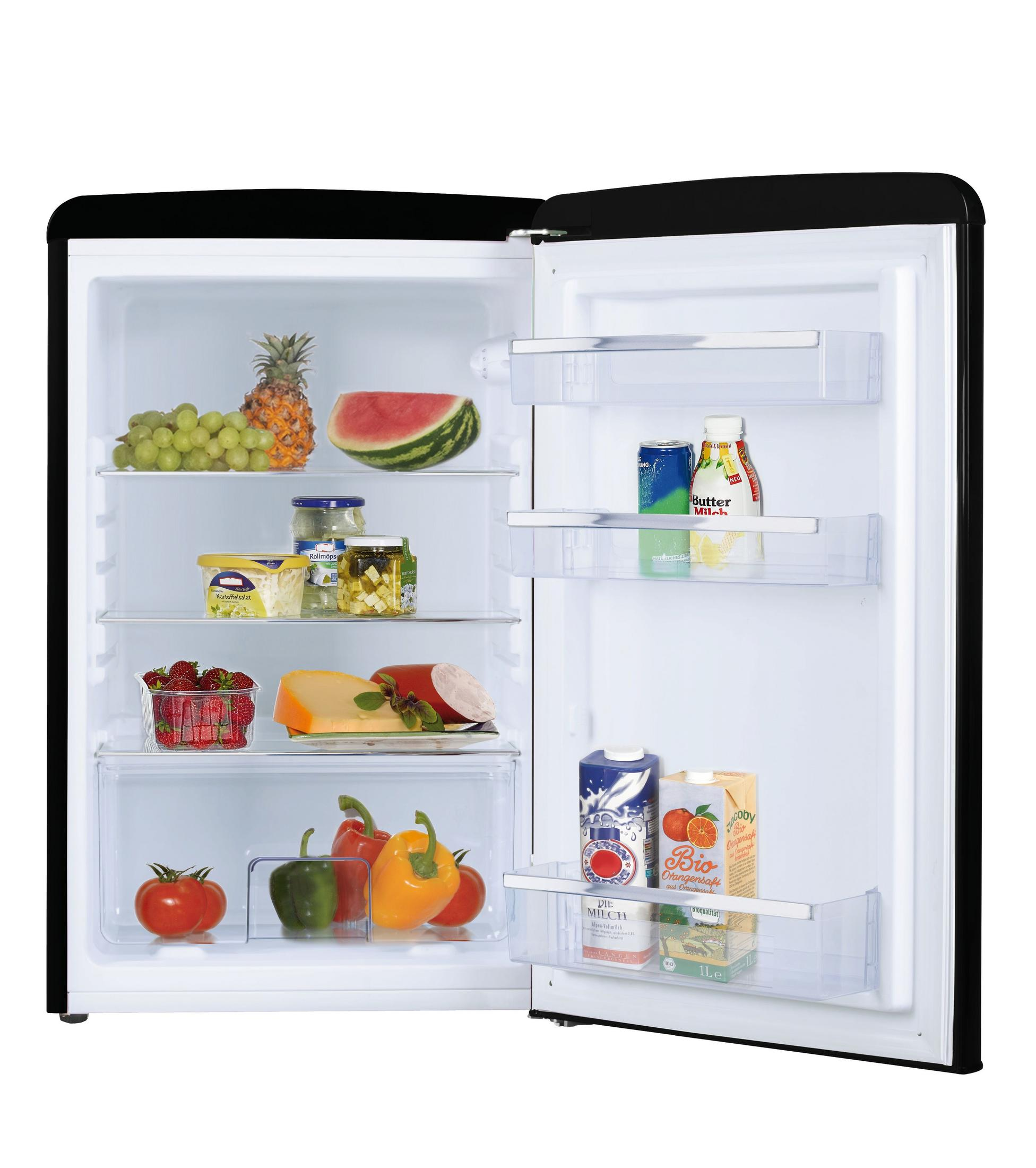 Ein offener Kühlschrank gefüllt mit Obst, Gemüse und anderen Lebensmitteln. Die Innenseite ist weiß.