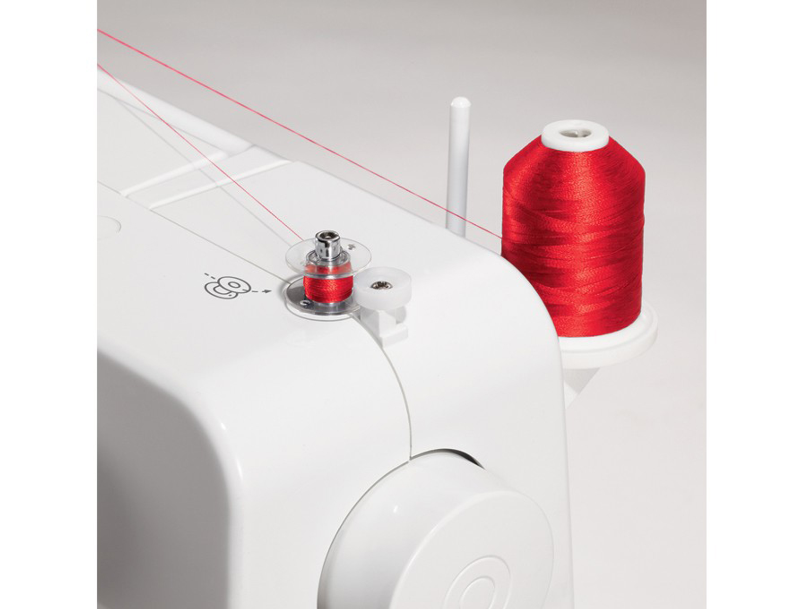 Białe komponenty przenośnej klimatyzacji, w tym wentylacja i pilot.