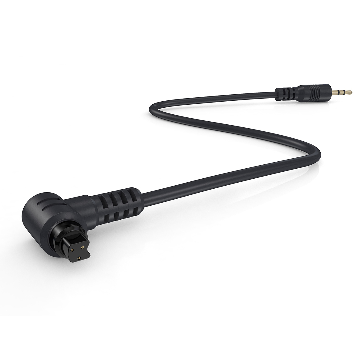 Ein schwarzes, abgewinkeltes 3,5-mm-Audiokabel, isoliert auf Weiß. Es hat einen rechtwinkligen Stecker.