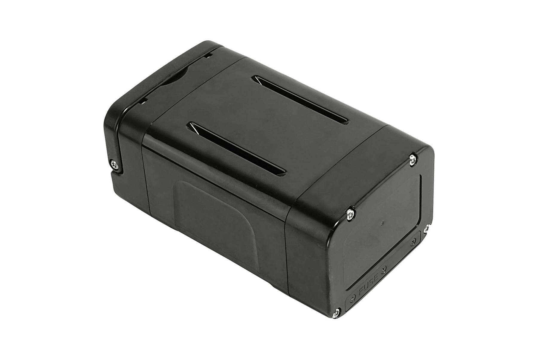 Eine schwarze, rechteckige Box mit abgerundeten Ecken, Schrauben an den Seiten und einem kleinen Etikett.