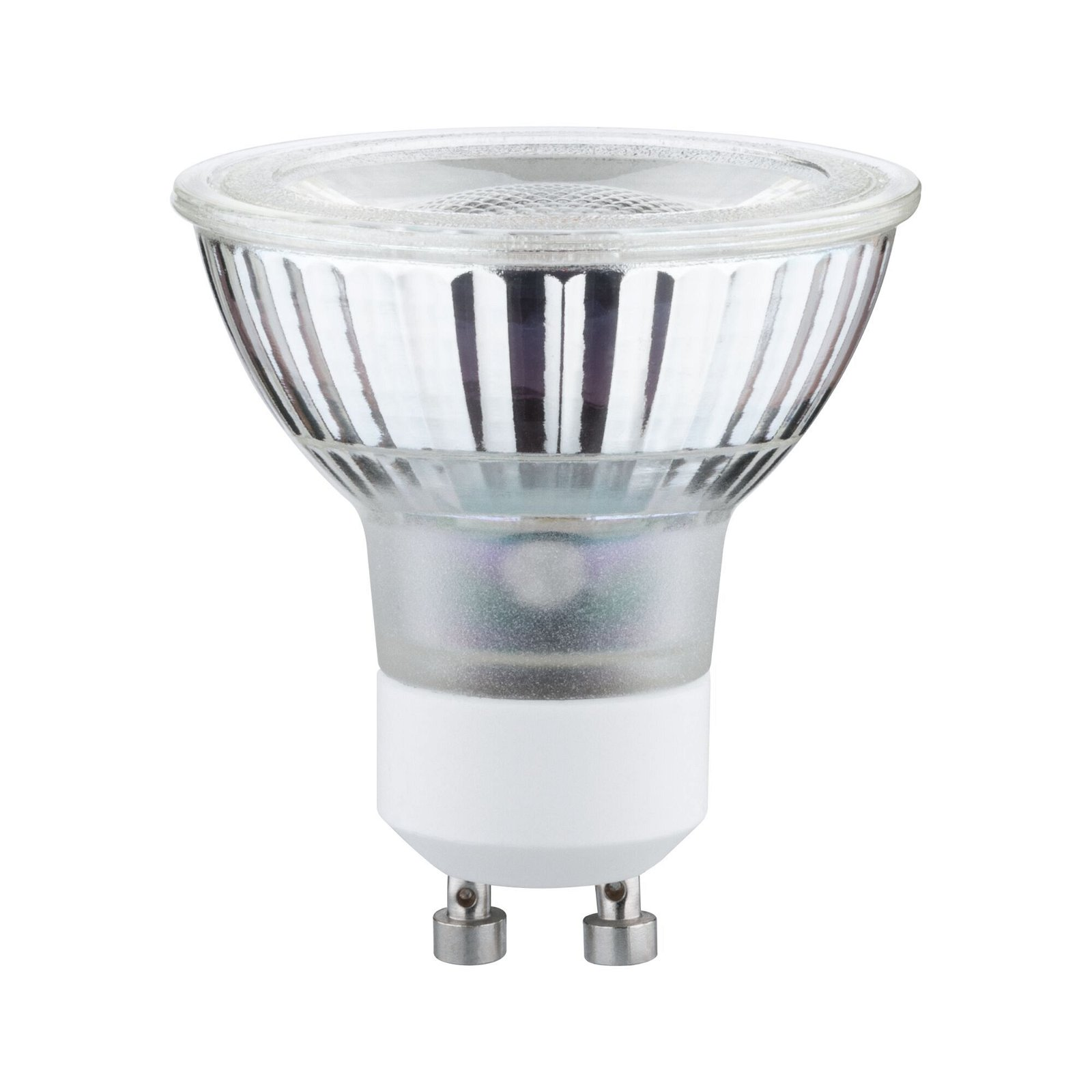 Primo piano di una lampadina di vetro trasparente con base argentata e due pin.