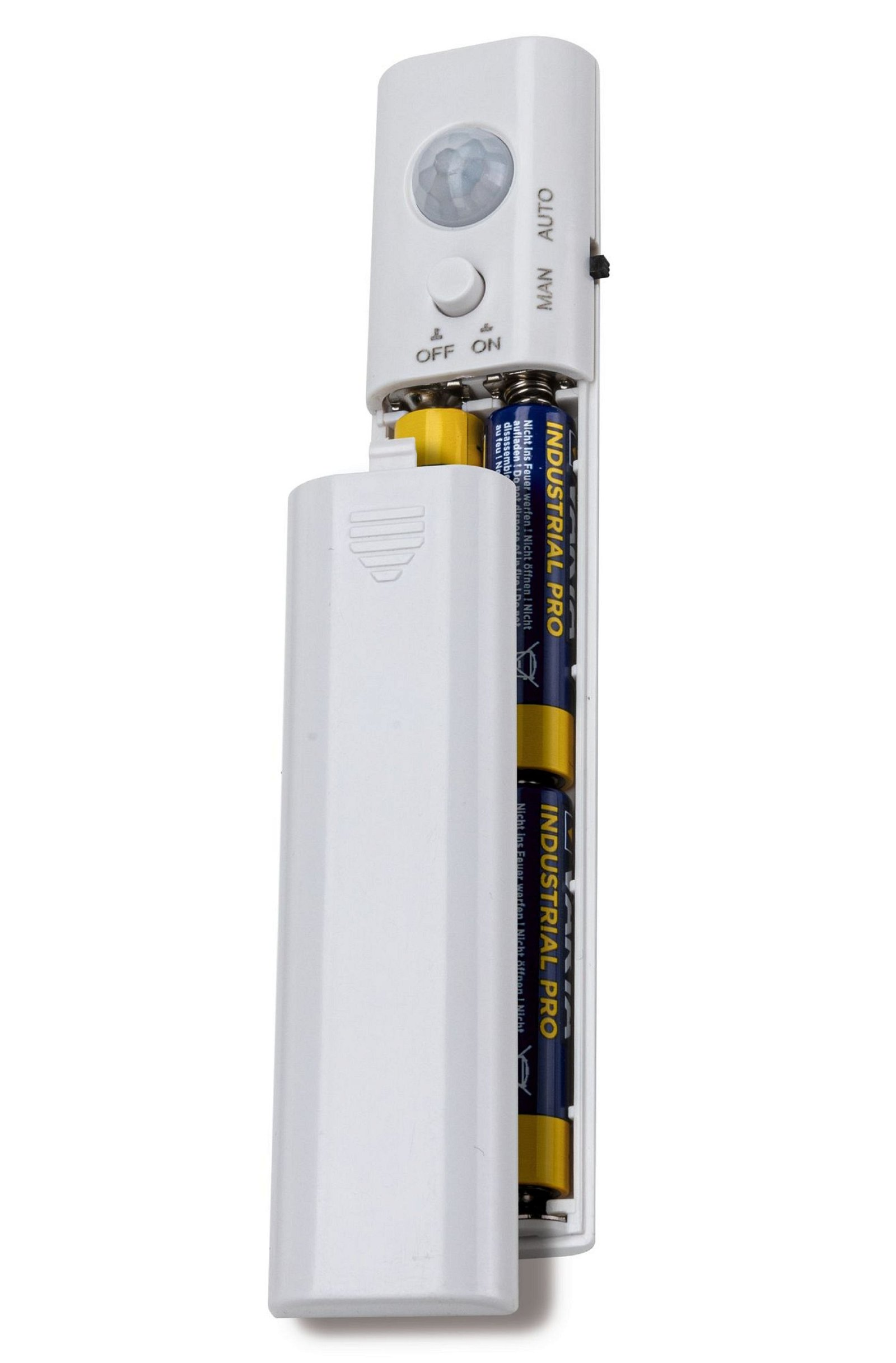 Un vano batteria bianco con batterie all'interno e un coperchio scorrevole. È su una superficie bianca.