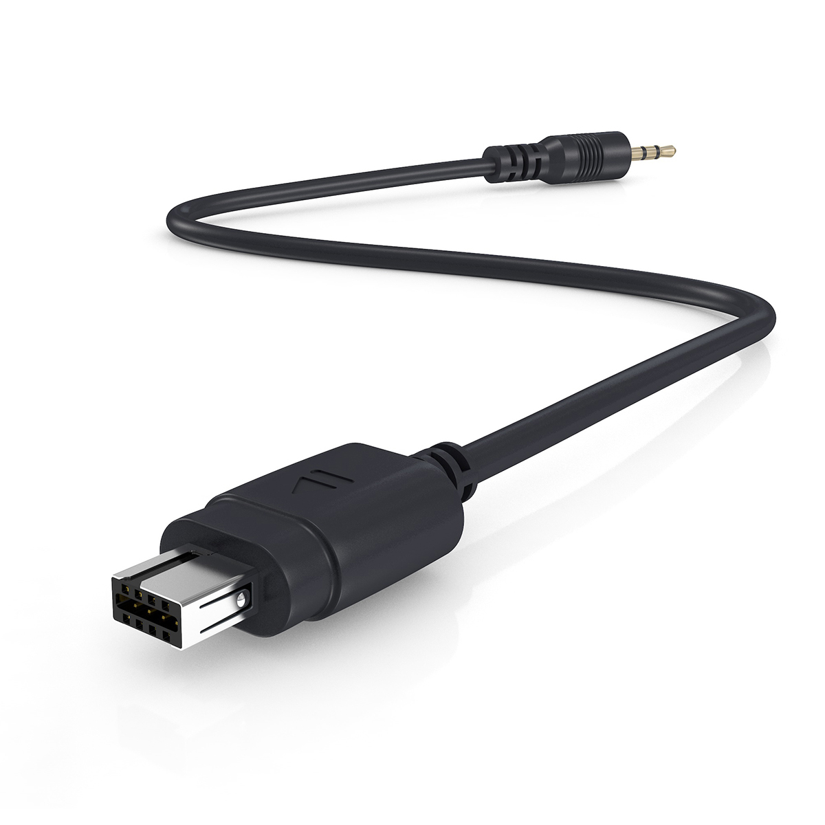 Schwarzes USB-Kabel mit 3,5-mm-Klinke und USB-A-Anschluss. Weißer Hintergrund.