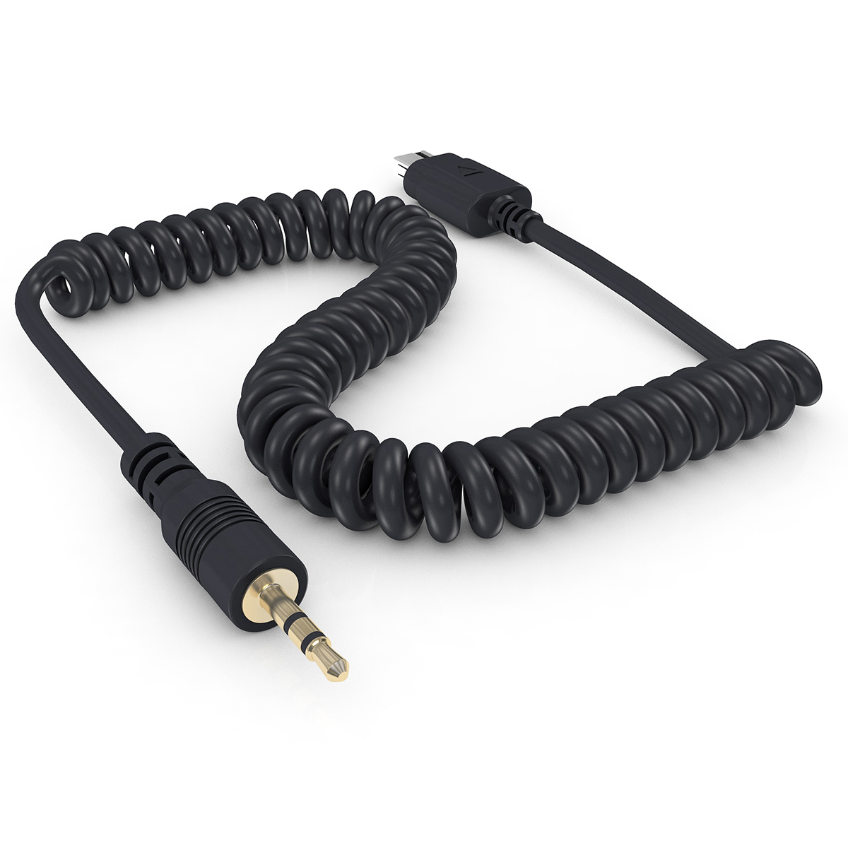 Schwarzes Spiralkabel mit 3,5-mm-Klinke und einem weiteren Stecker. Weißer Hintergrund.