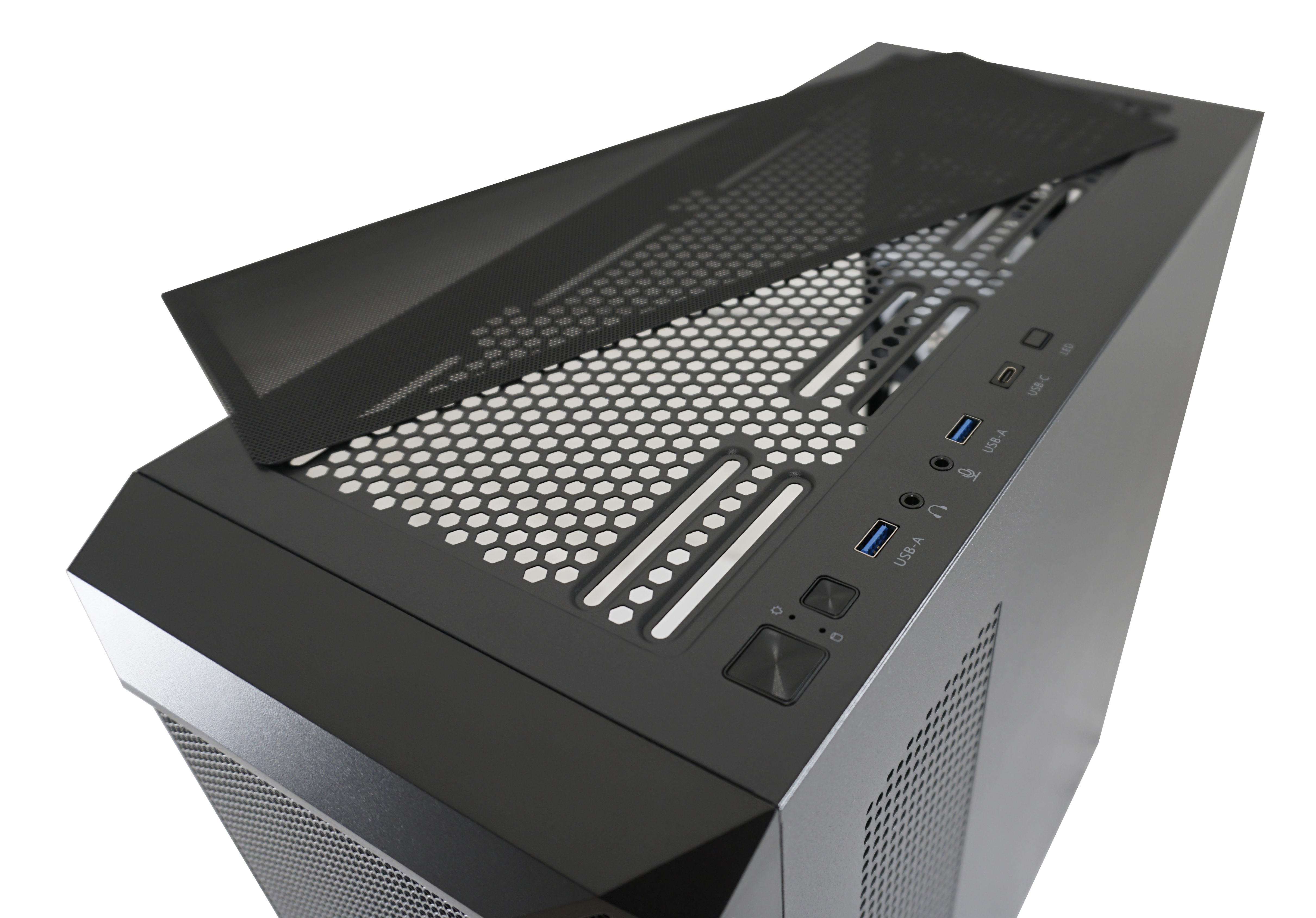 Czarna obudowa komputera, z górnym panelem pokazującym porty USB, przycisk zasilania i siatkę.