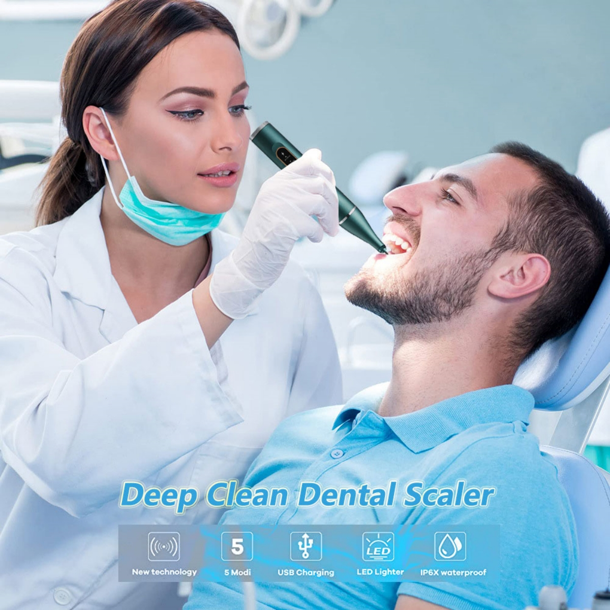 Ein Zahnarzt reinigt die Zähne eines Mannes mit einem Zahnsteinentferner. Der Text lautet: Deep Clean Dental Scaler.