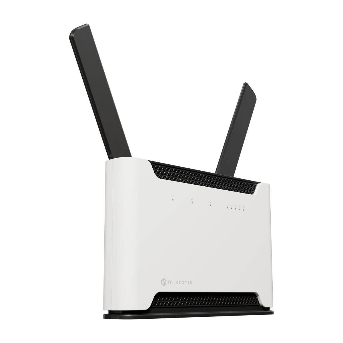 Ein weißer Router mit zwei schwarzen Antennen, auf einer weißen Oberfläche.