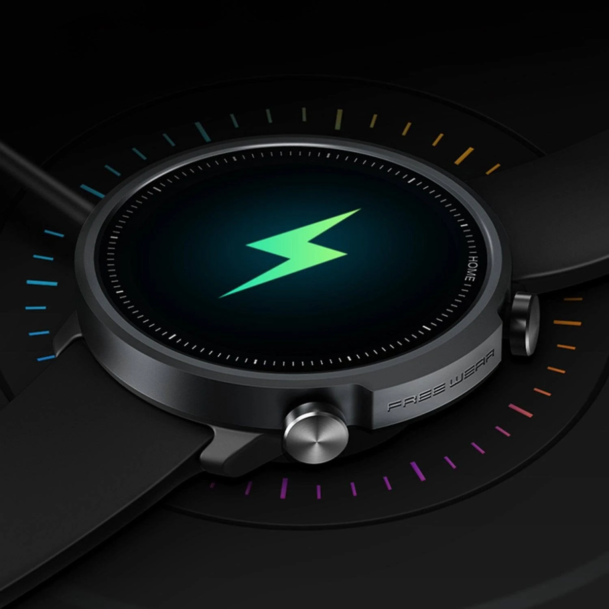 Smartwatch con cinturino nero e schermo con fulmine verde su sfondo nero.