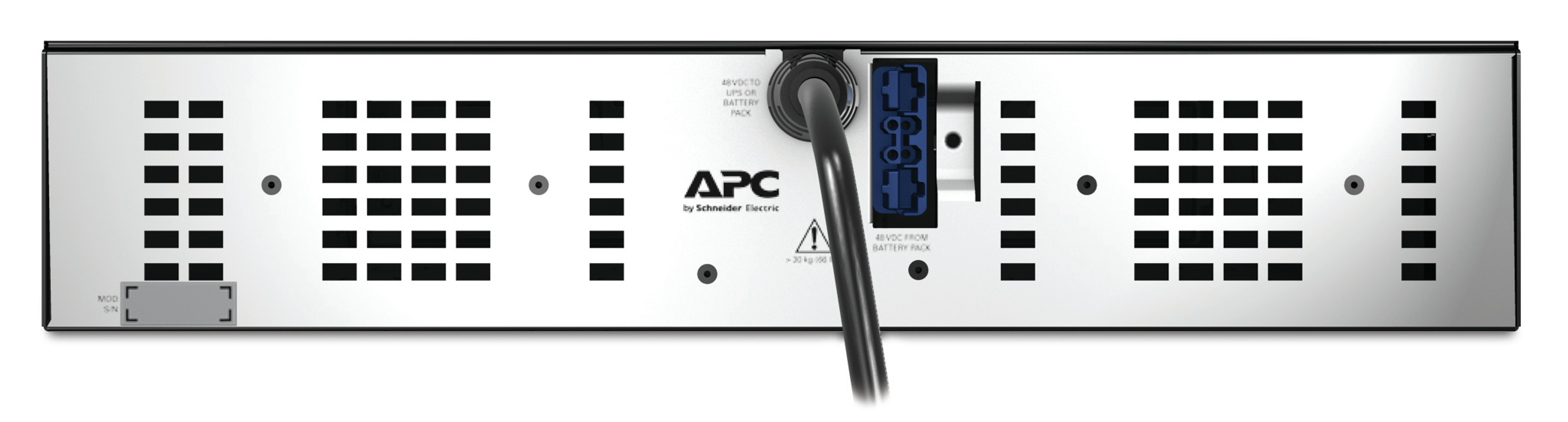 Rückseite eines silbernen APC-Geräts mit schwarzen Lüftungsschlitzen, einem Kabel und blauen Anschlüssen. APC-Logo sichtbar.