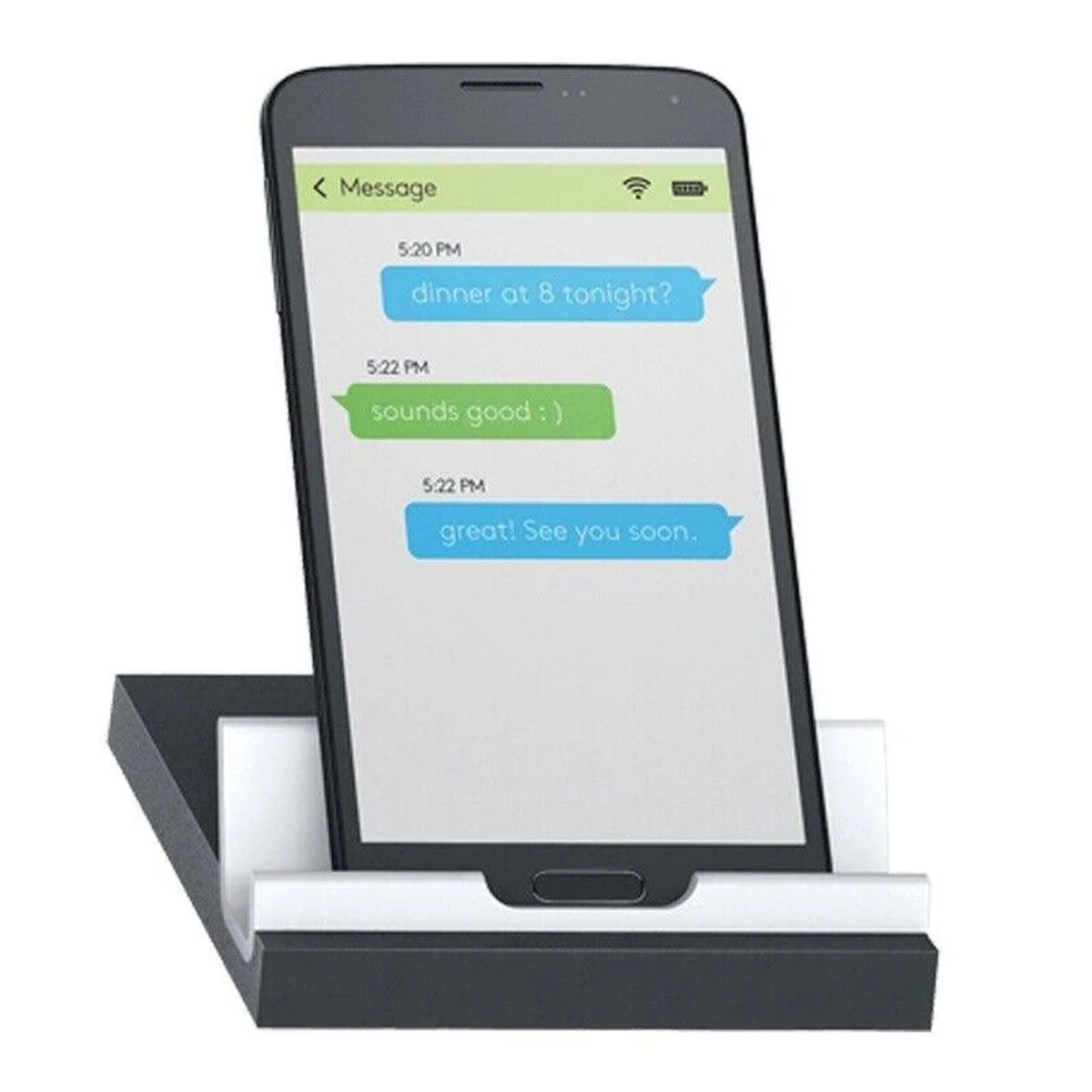 Uno smartphone nero in un supporto mostra uno scambio di messaggi di testo. Il testo riguarda la cena di stasera.