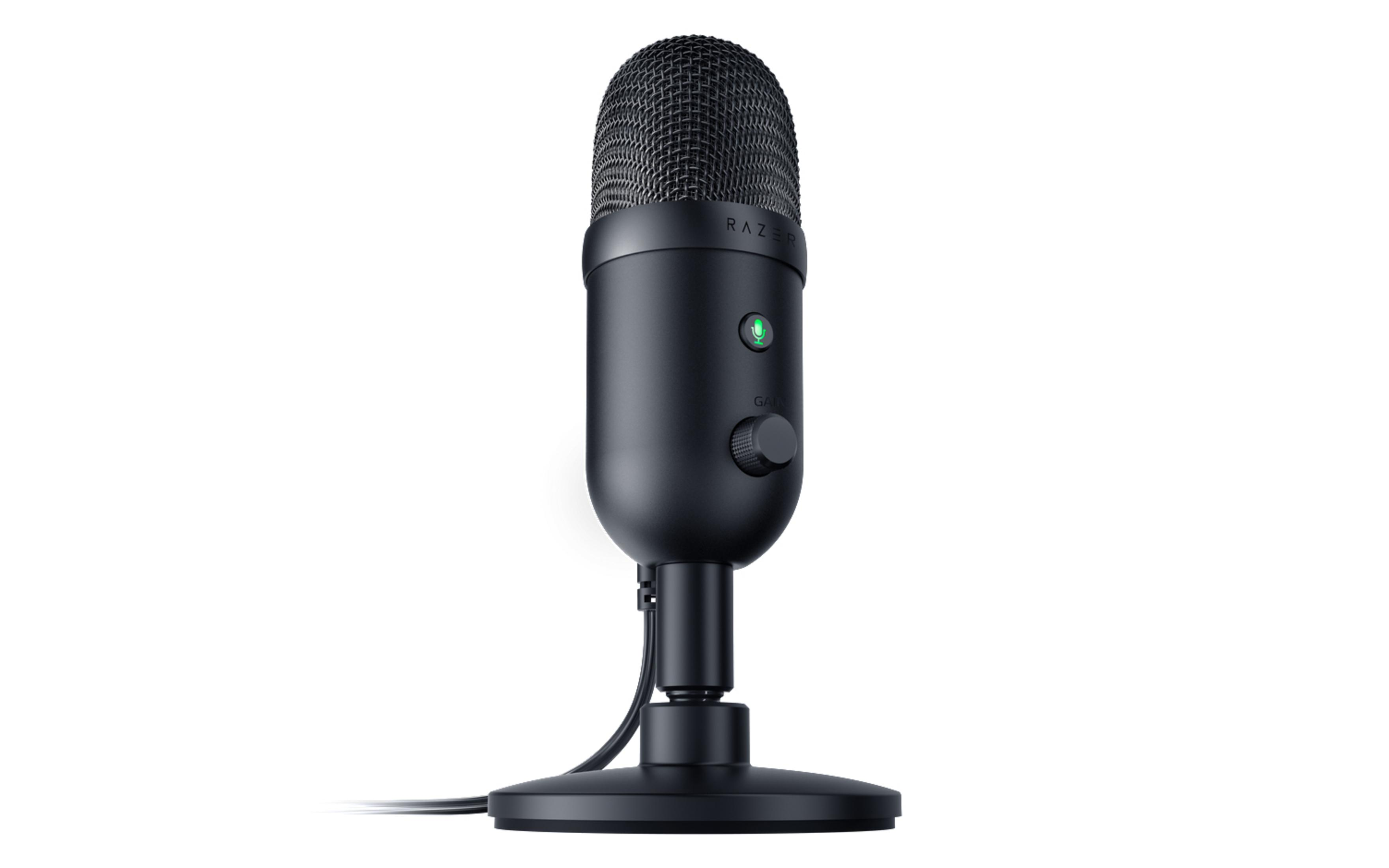 Czarny mikrofon Razer Seiren Mini na statywie, ze świecącym zielonym światłem.
