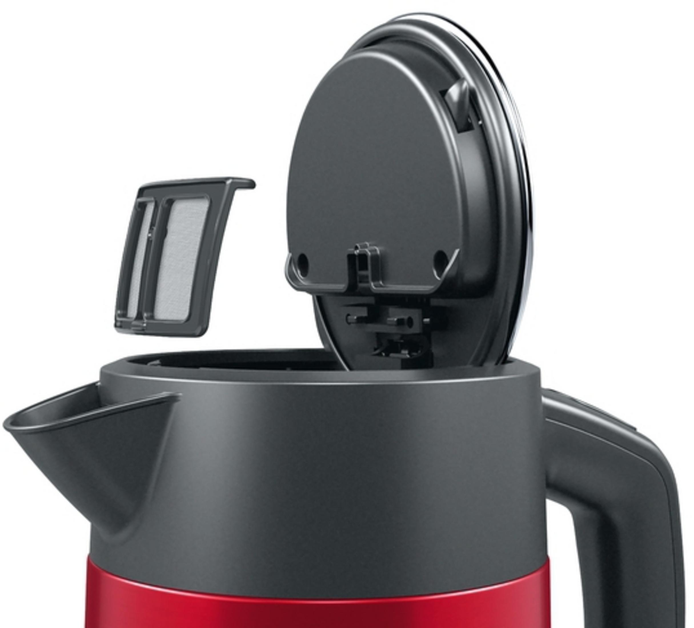 Zbliżenie czerwono-czarnego czajnika elektrycznego. Pokrywa jest otwarta, pokazując filtr.