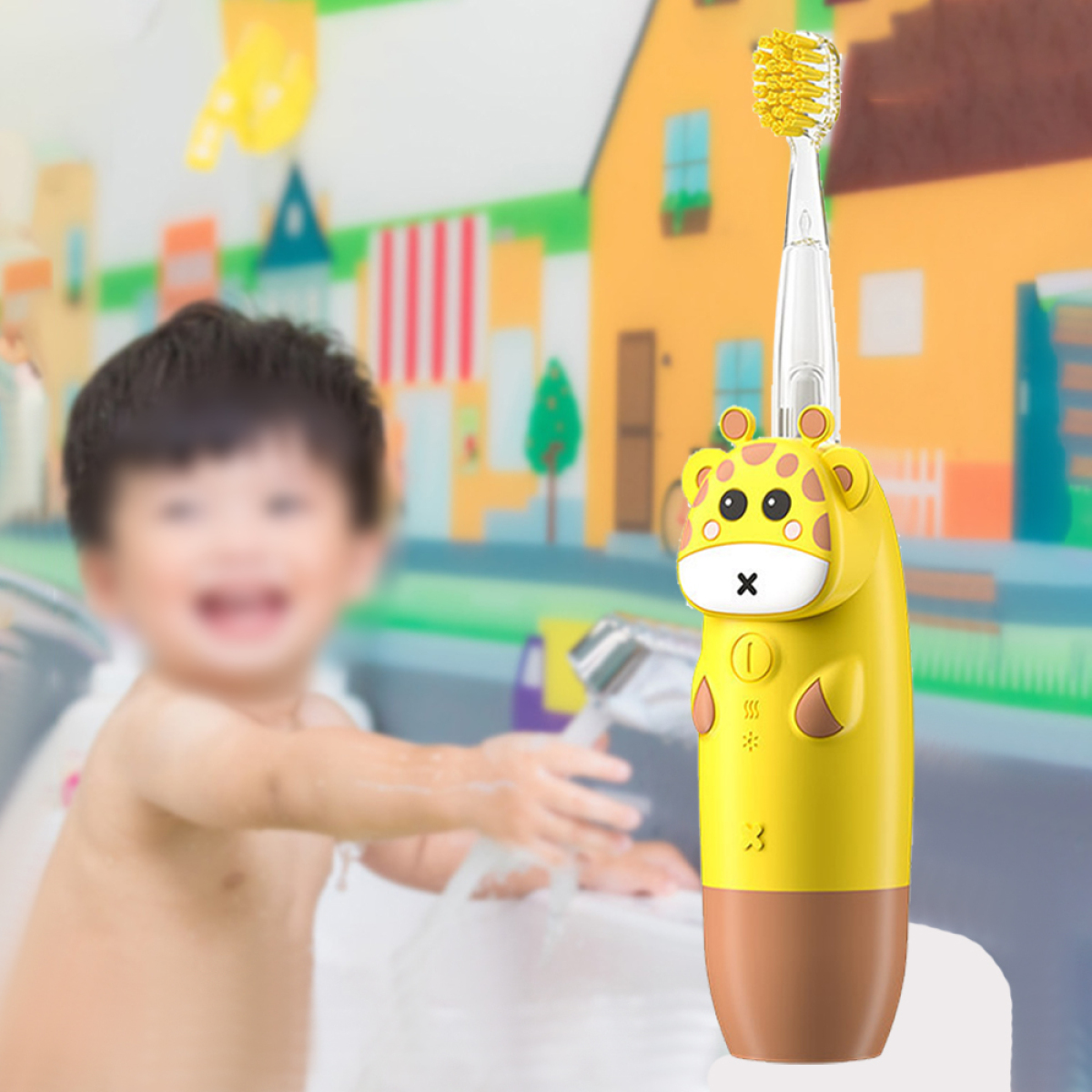 Ein Kind lächelt, während eine gelbe Giraffen-Zahnbürste benutzt wird. Badezimmerhintergrund.