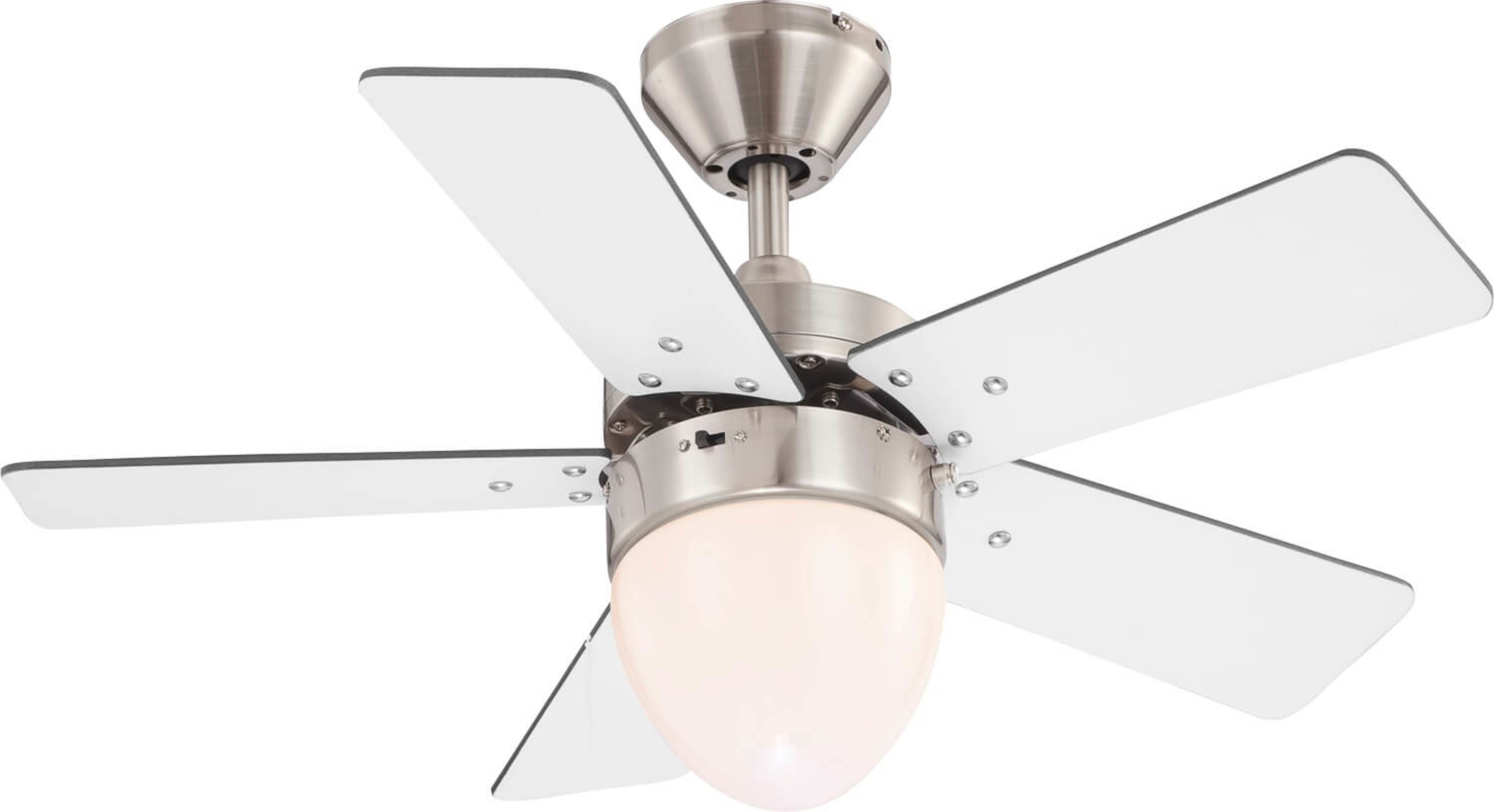 Deckenventilator mit 5 weißen Flügeln und einer Leuchte auf weißem Hintergrund.