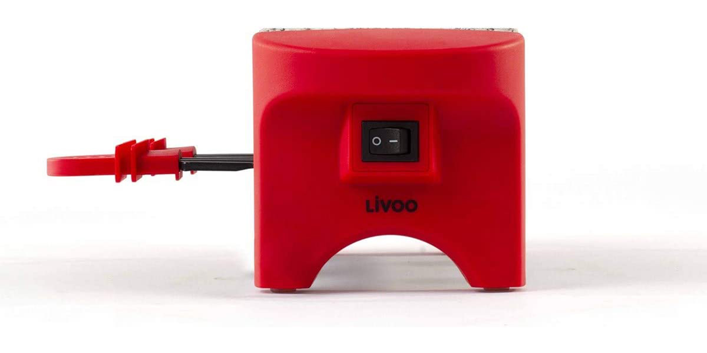 Czerwone, prostokątne urządzenie z przełącznikiem i nasadką przypominającą dyszę, białe tło.