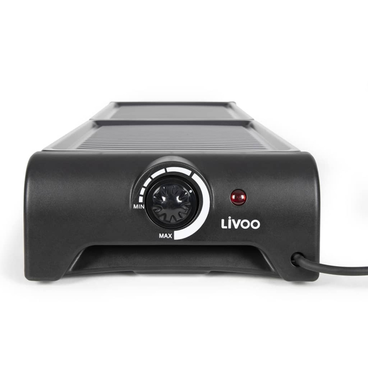 Czarny grill elektryczny z pokrętłem i lampką kontrolną. Powierzchnia ma ślady po grillowaniu.