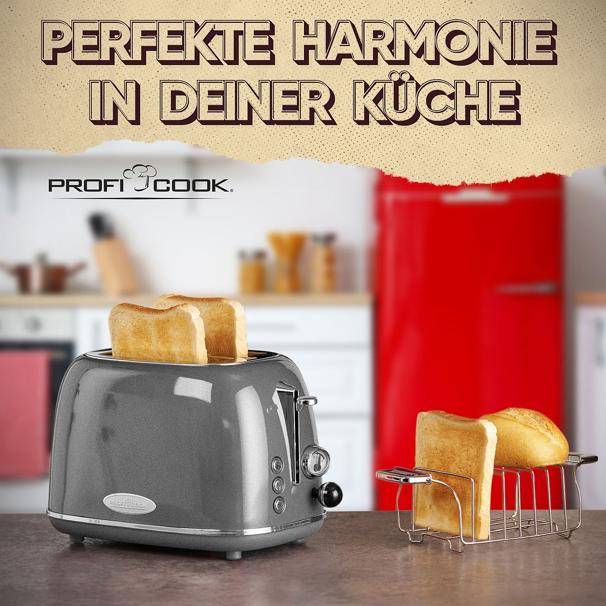 Szary toster z dwiema kromkami tostów i podgrzewaczem do chleba z dwiema kromkami chleba oraz czerwoną lodówką.