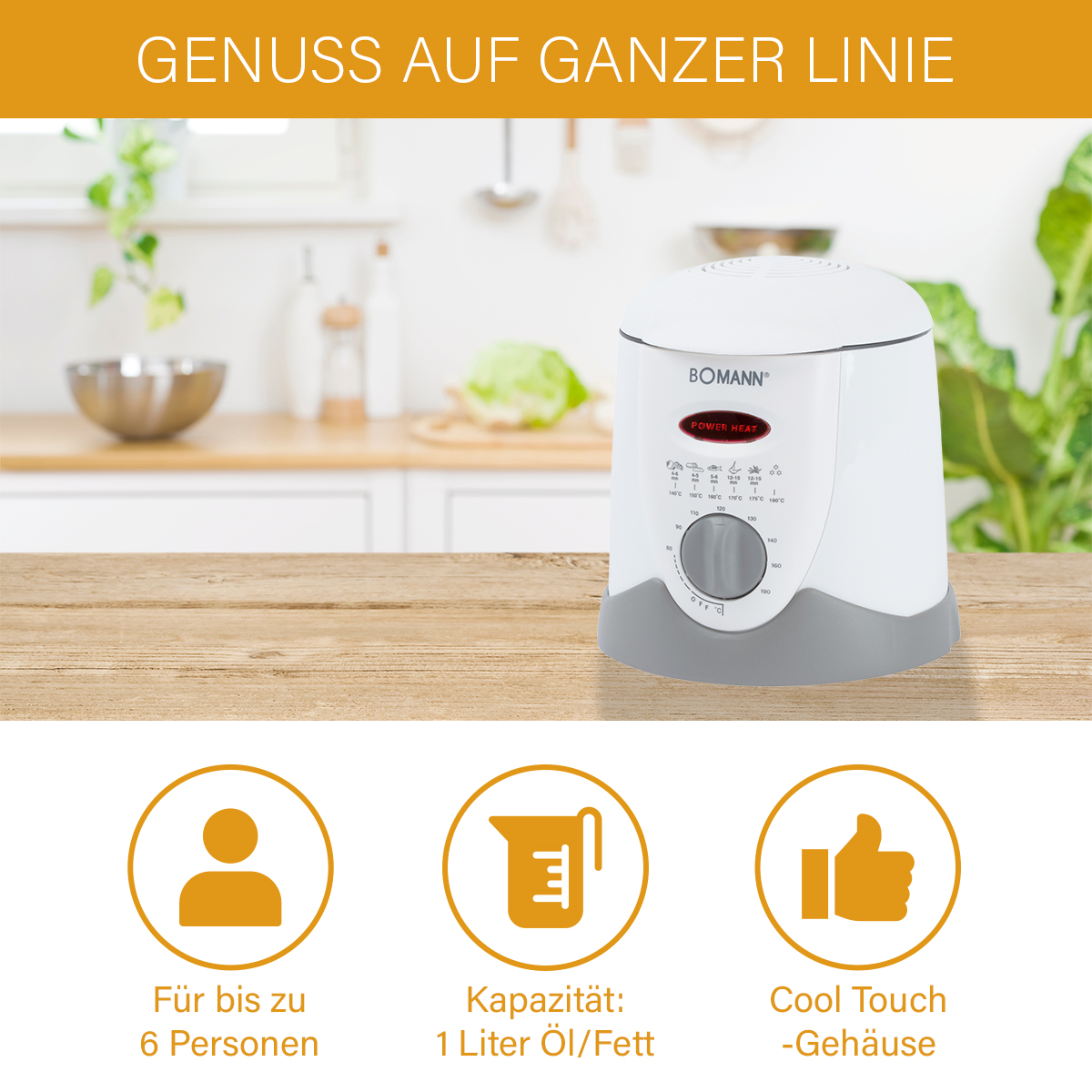 Biała frytownica z tekstem i ikonami na drewnianym stole. Tekst brzmi "Genuss auf ganzer Linie".