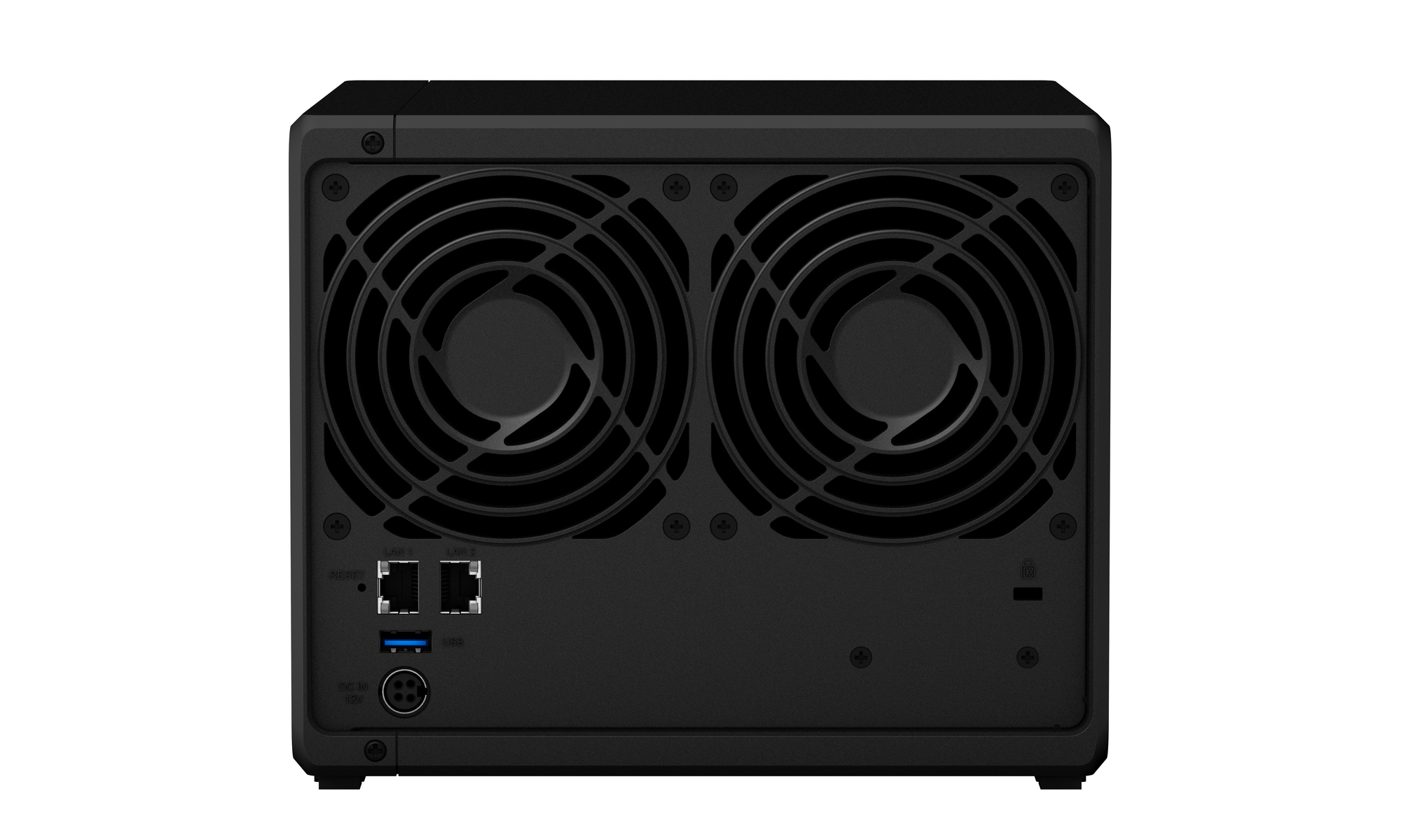 Rückansicht eines schwarzen NAS-Geräts mit zwei Lüftern, Ethernet-Anschlüssen, USB-Anschluss und Stromeingang.