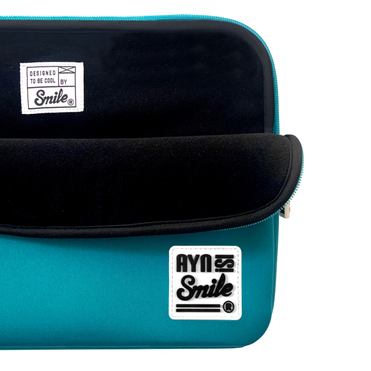Funda para portátil turquesa con interior negro. Logotipo de Smile visible.