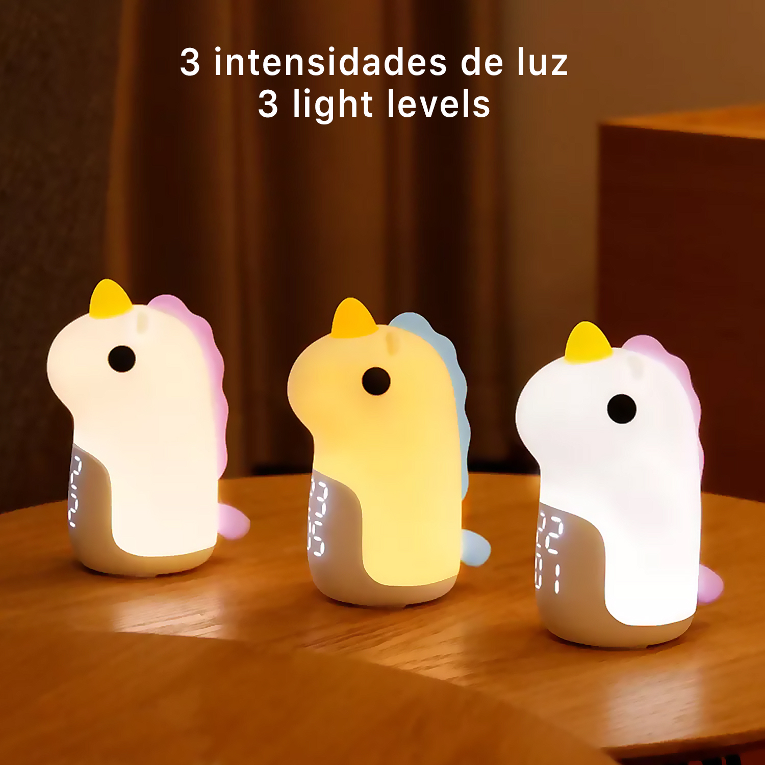 Tres luces nocturnas con forma de unicornio en diferentes colores, con pantallas digitales.