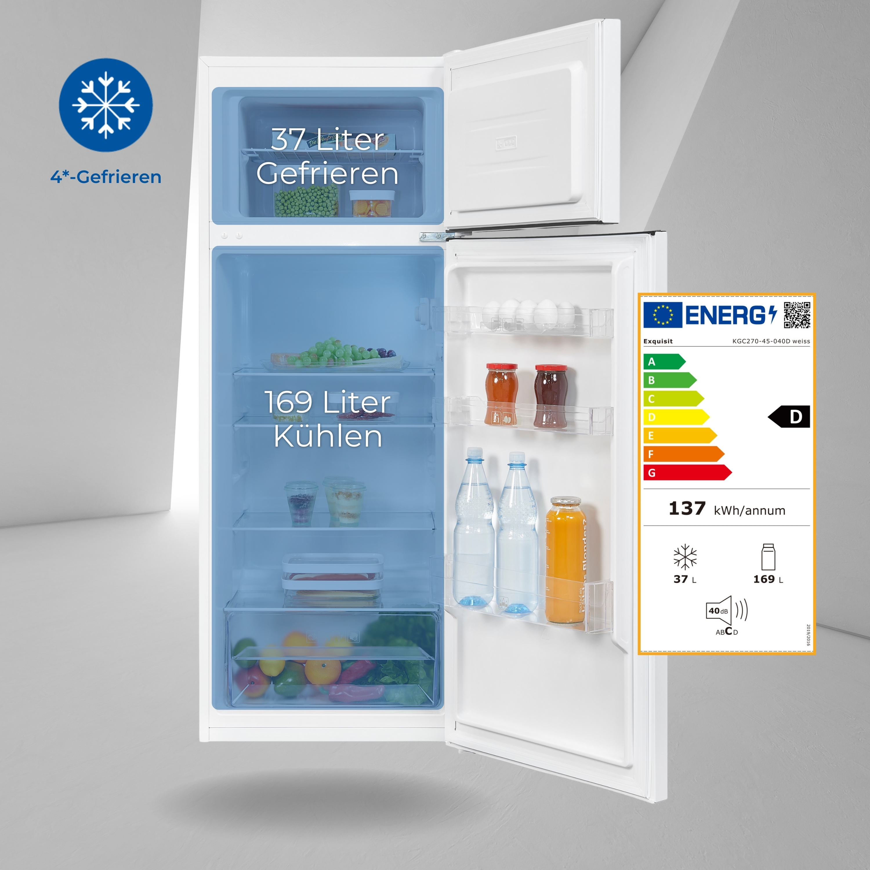 Weißer Kühlschrank mit geöffneten Türen, Inhalt sichtbar. Mit Energieeffizienz-Informationen.