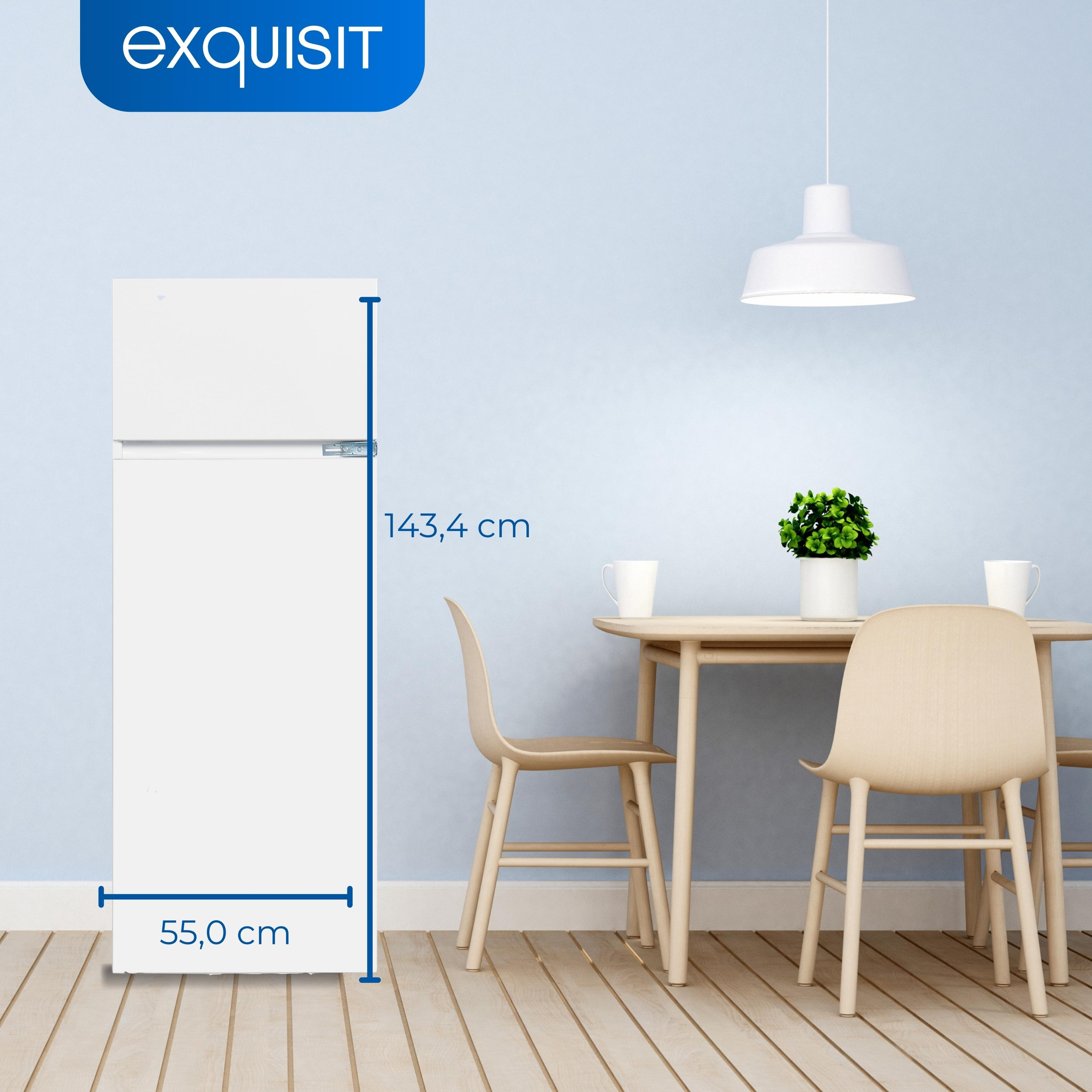 Réfrigérateur blanc avec dimensions, placé dans une pièce avec table et chaises.