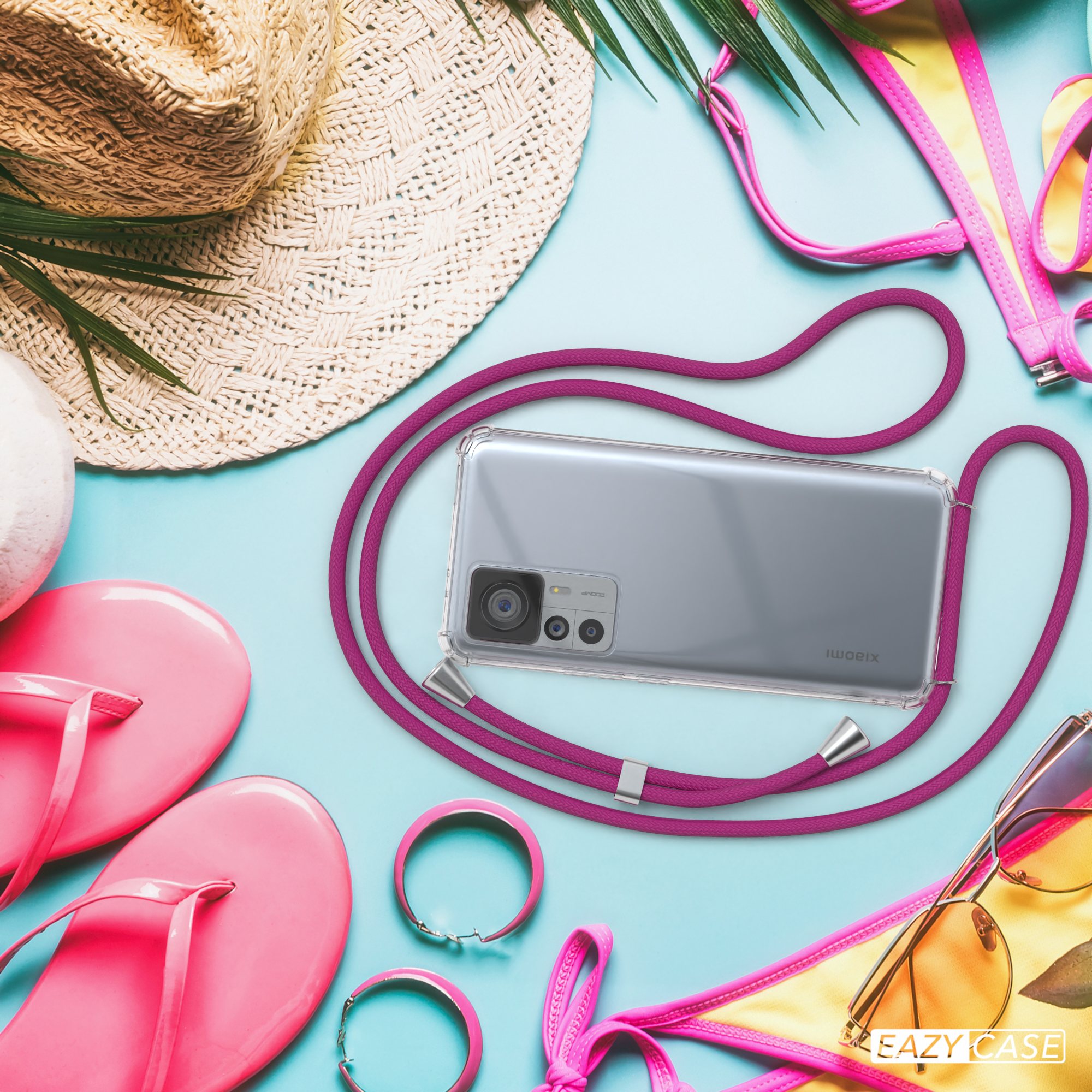 Telefon mit Kordel, Strandaccessoires, Sonnenbrille, Flip-Flops auf hellblauem Grund.