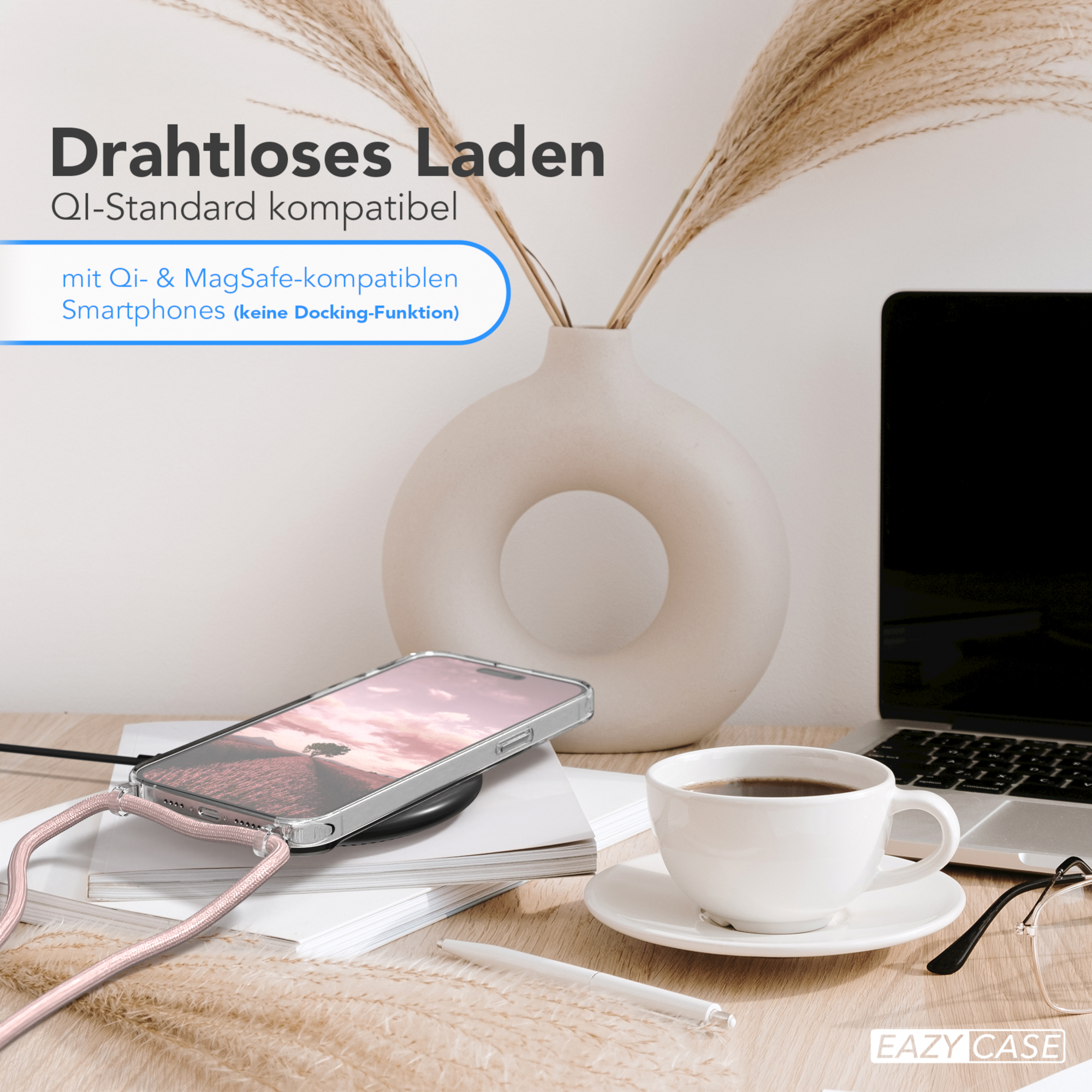 Ein Telefon auf einem kabellosen Ladegerät, mit einer Tasse Kaffee und anderen Gegenständen.