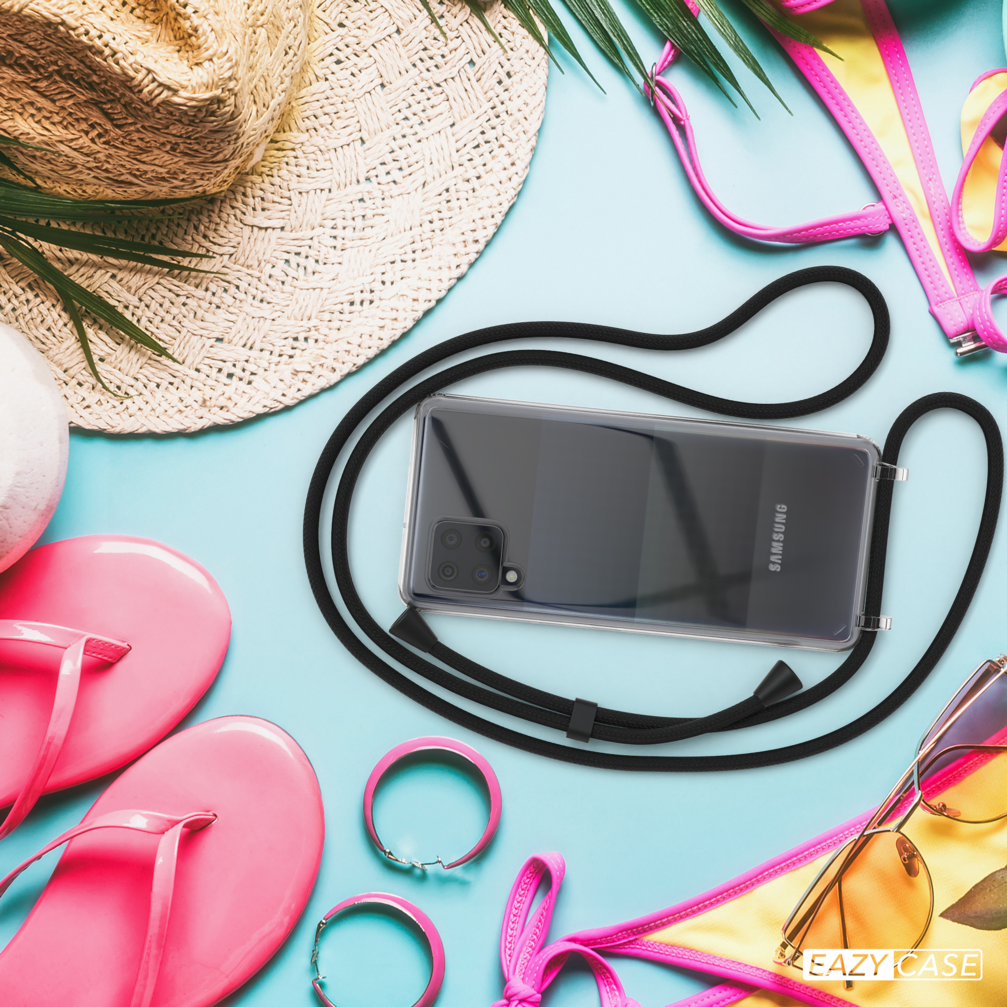 Telefon mit schwarzem Band, Sonnenbrille, Bikini, Hut und Armbänder auf blauem Hintergrund.