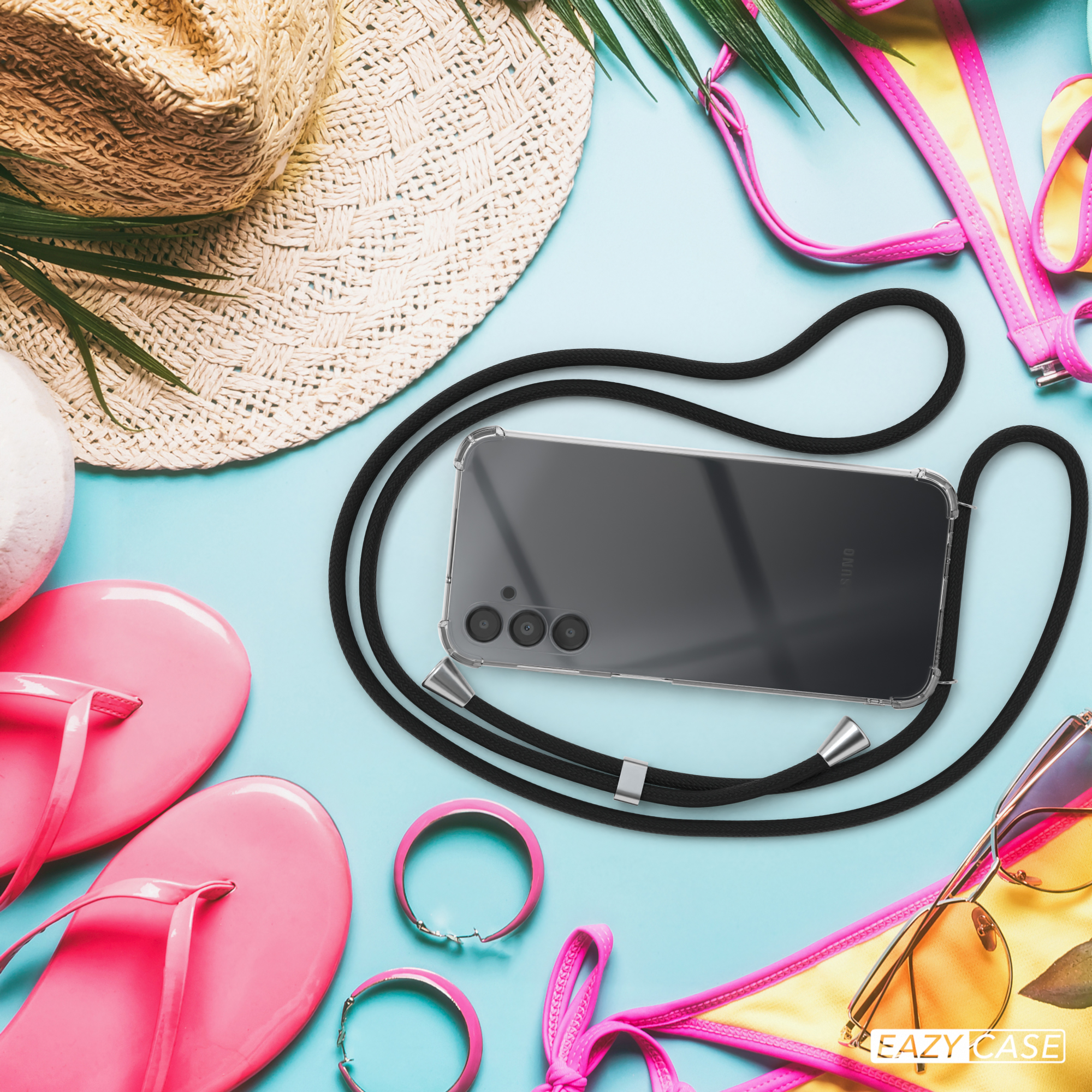 Ein Telefon in einer Hülle, mit Kordel, neben Strandartikeln: Hut, Sonnenbrille und Bikini.