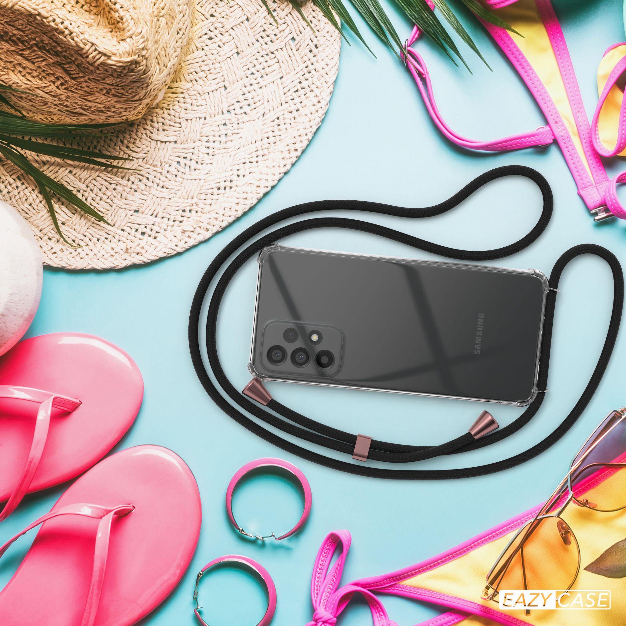 Ein Telefon mit schwarzem Kabel, Sonnenbrille, Hut, Flip-Flops und einem Bikini-Oberteil auf blauer Oberfläche.