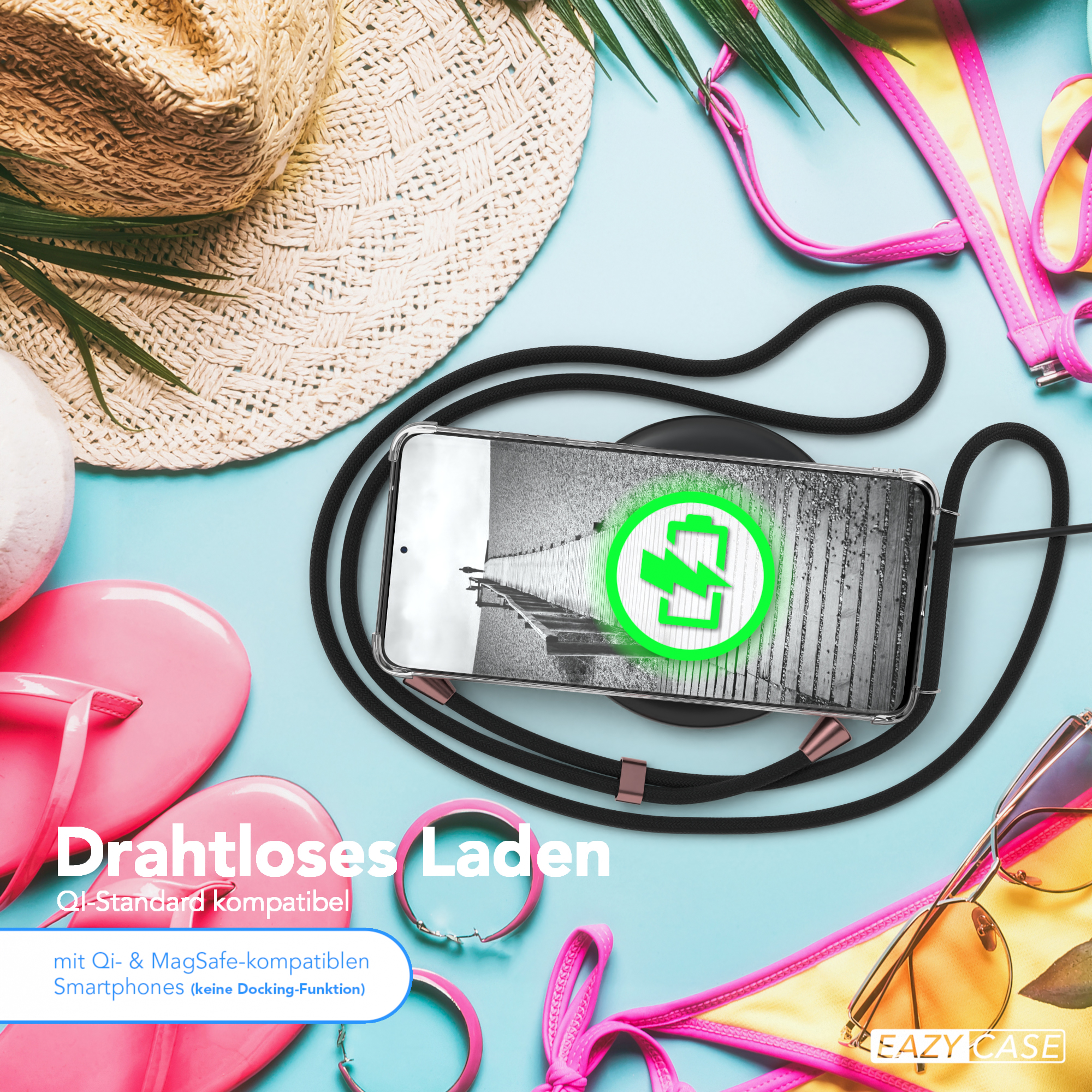 Telefon auf kabellosem Ladegerät mit Blitz. Strandszene mit Accessoires.