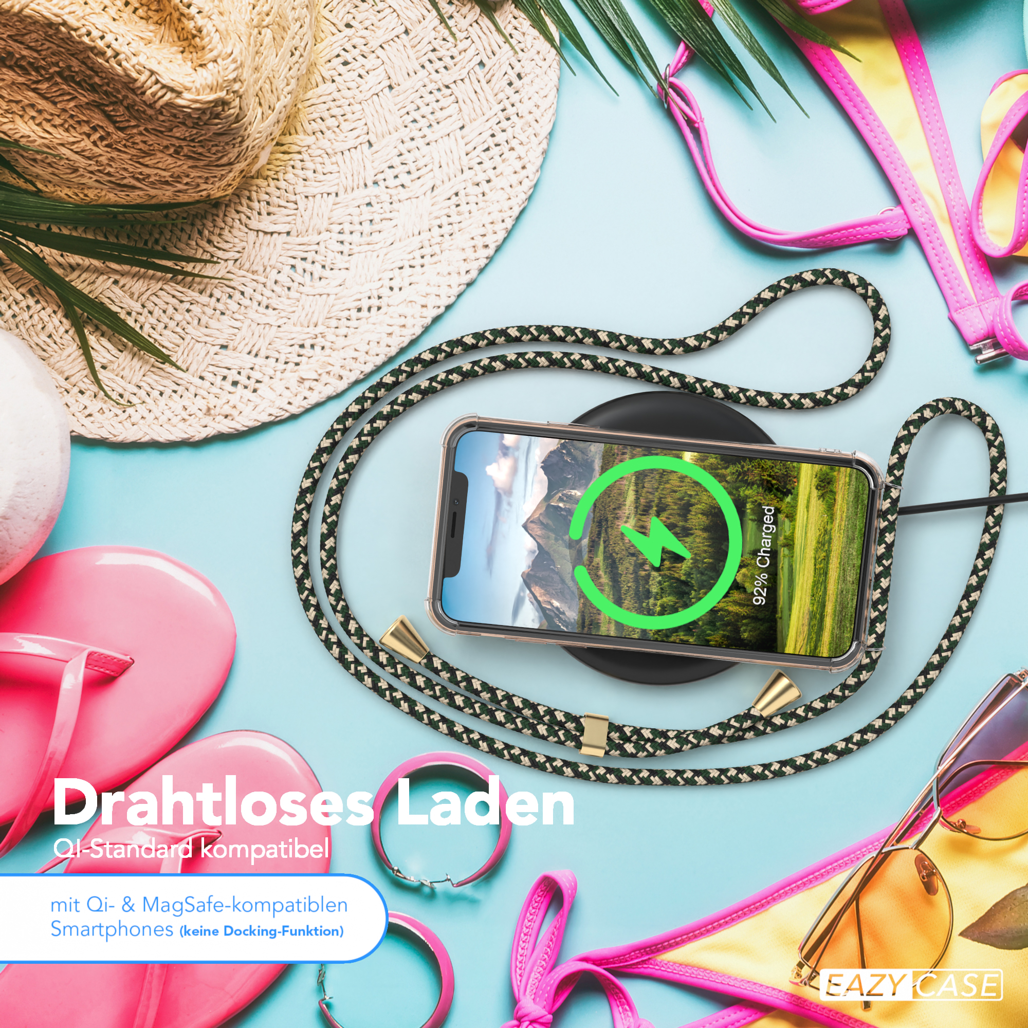 Telefon auf kabellosem Ladegerät, umgeben von Strandaccessoires: Hut, Bikini und Sandalen.