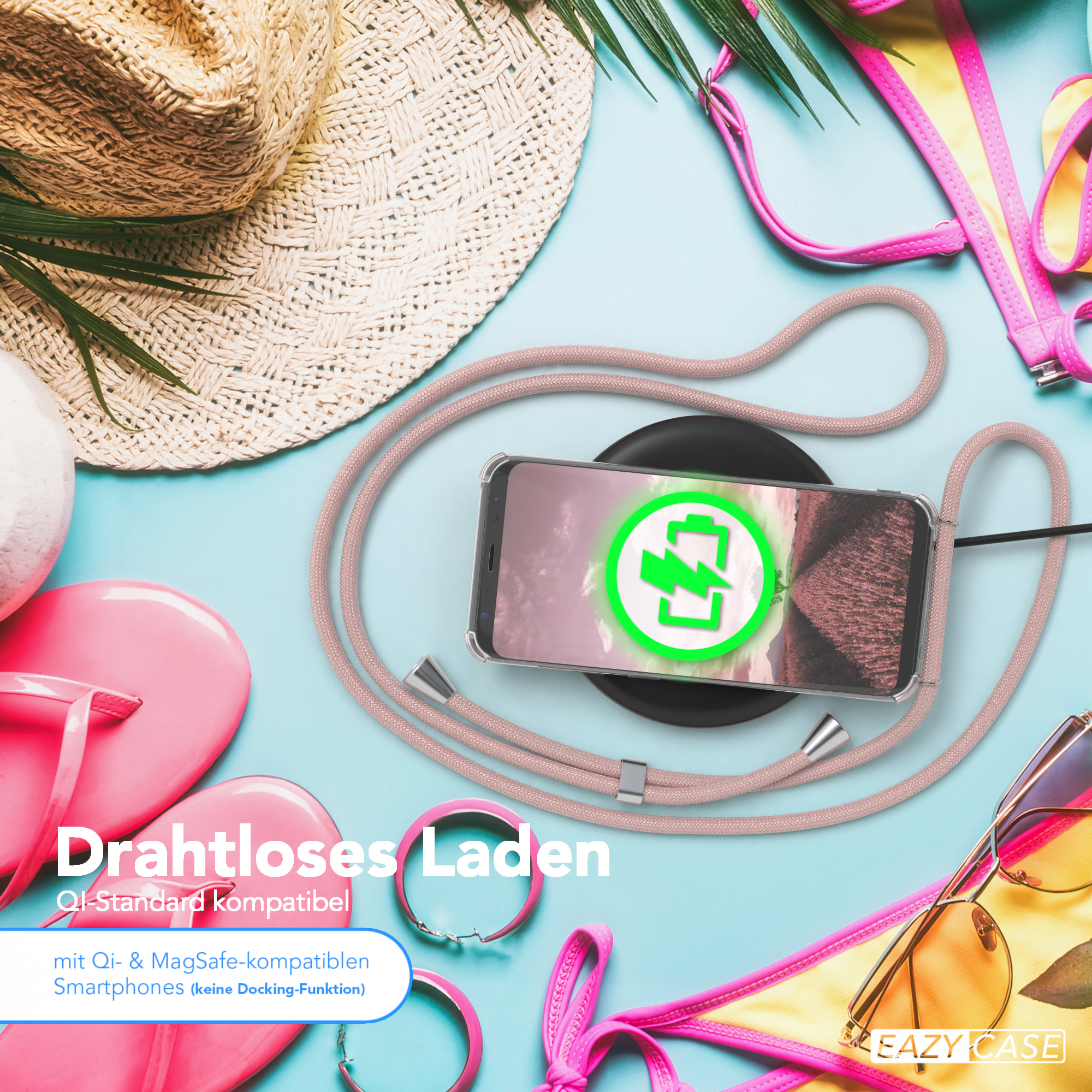 Telefon auf Ladegerät, umgeben von Accessoires: Hut, Sonnenbrille und Flip-Flops. Blauer Hintergrund.