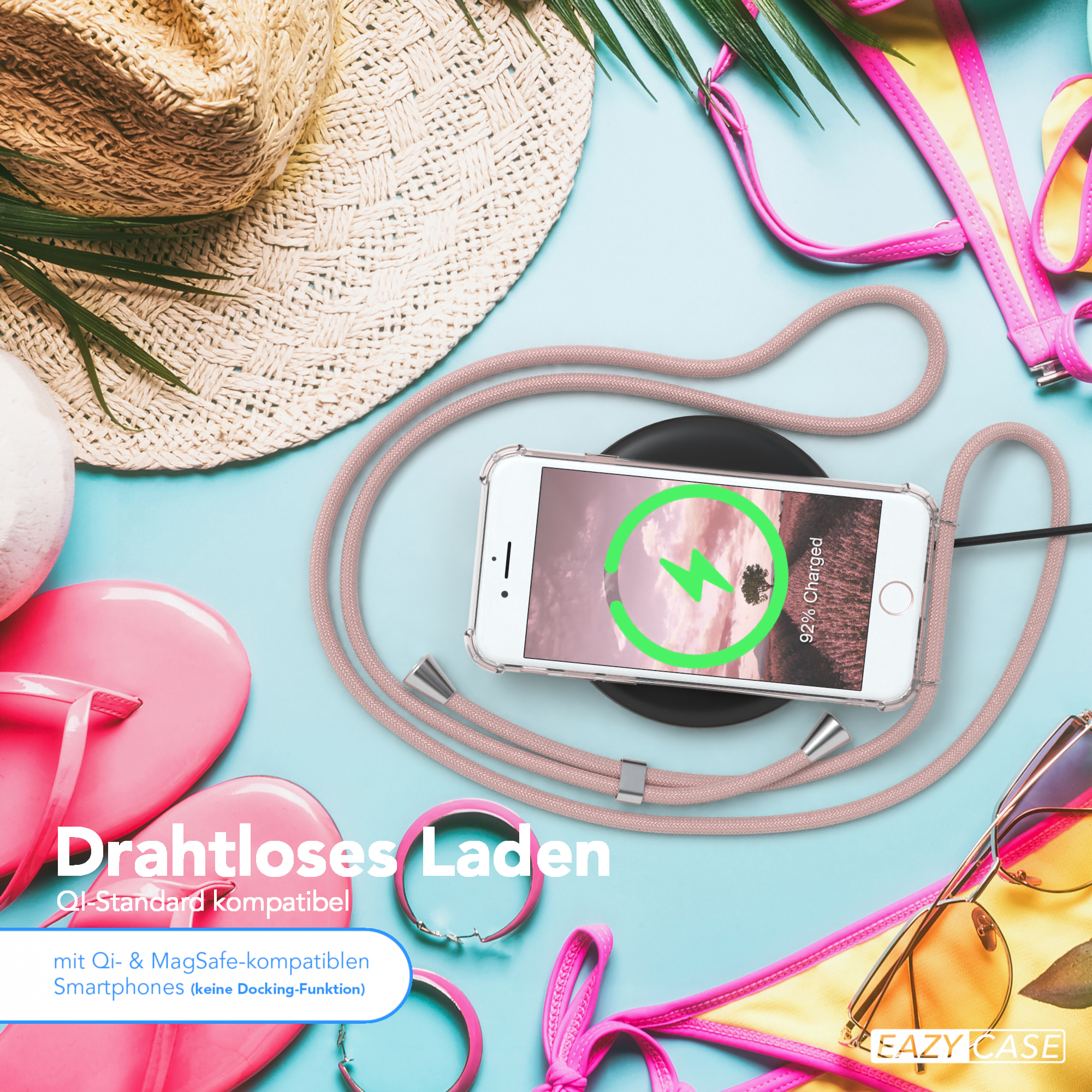 Telefon mit klarer Hülle auf einem Ladegerät. Sonnenbrille, Hut und Flip-Flops im Bild.