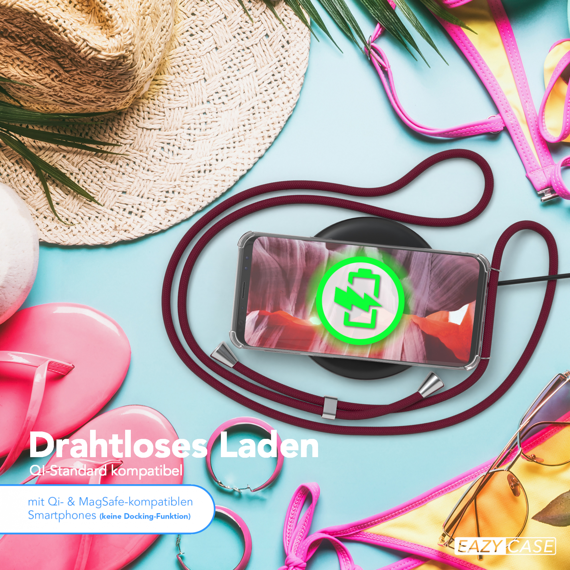 Telefon auf kabellosem Ladegerät, umgeben von Strandaccessoires: Hut, Sandalen und Bikini.