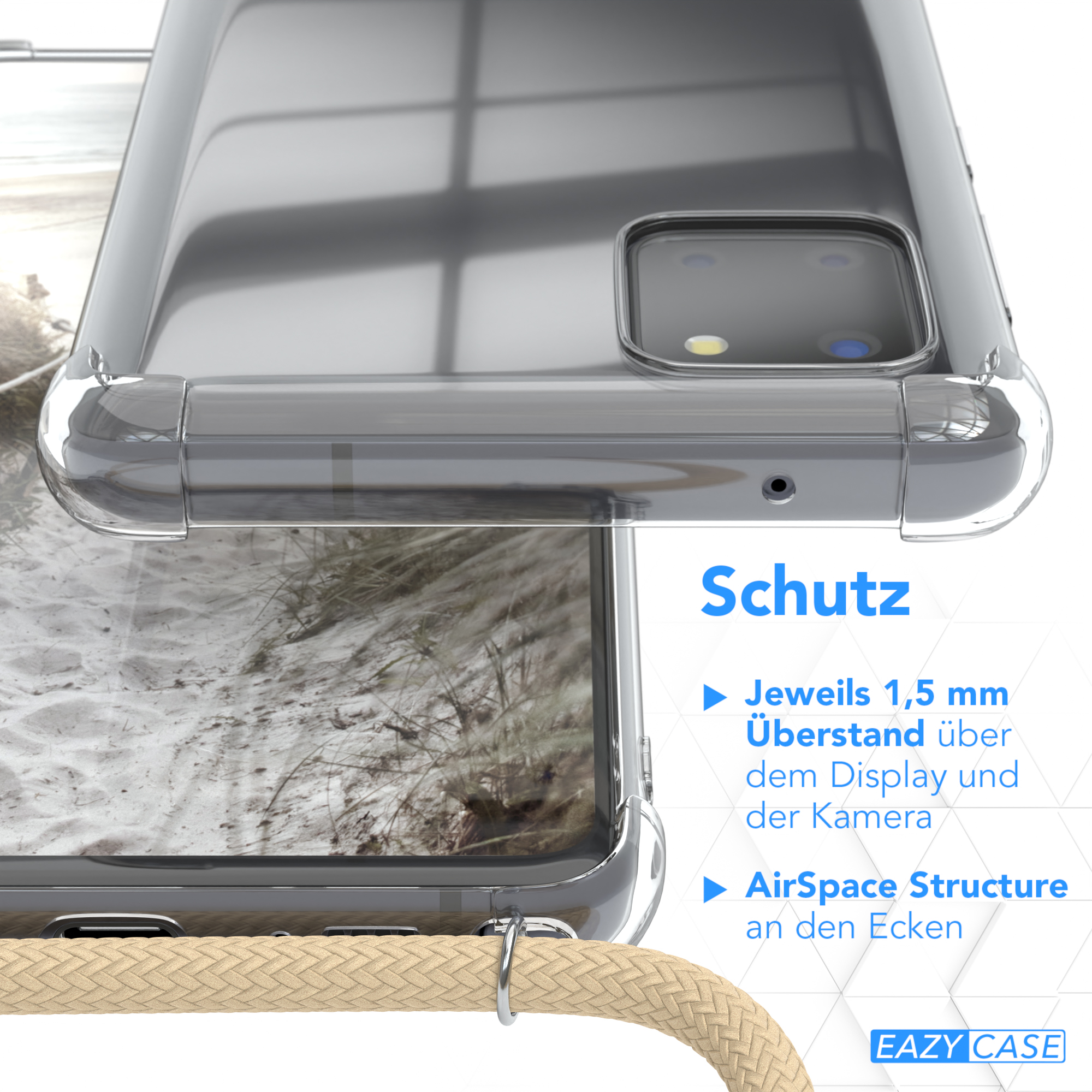 Nahaufnahme einer Handyhülle. Text sagt Schutz. Beiges Kabel. Sandhintergrund.