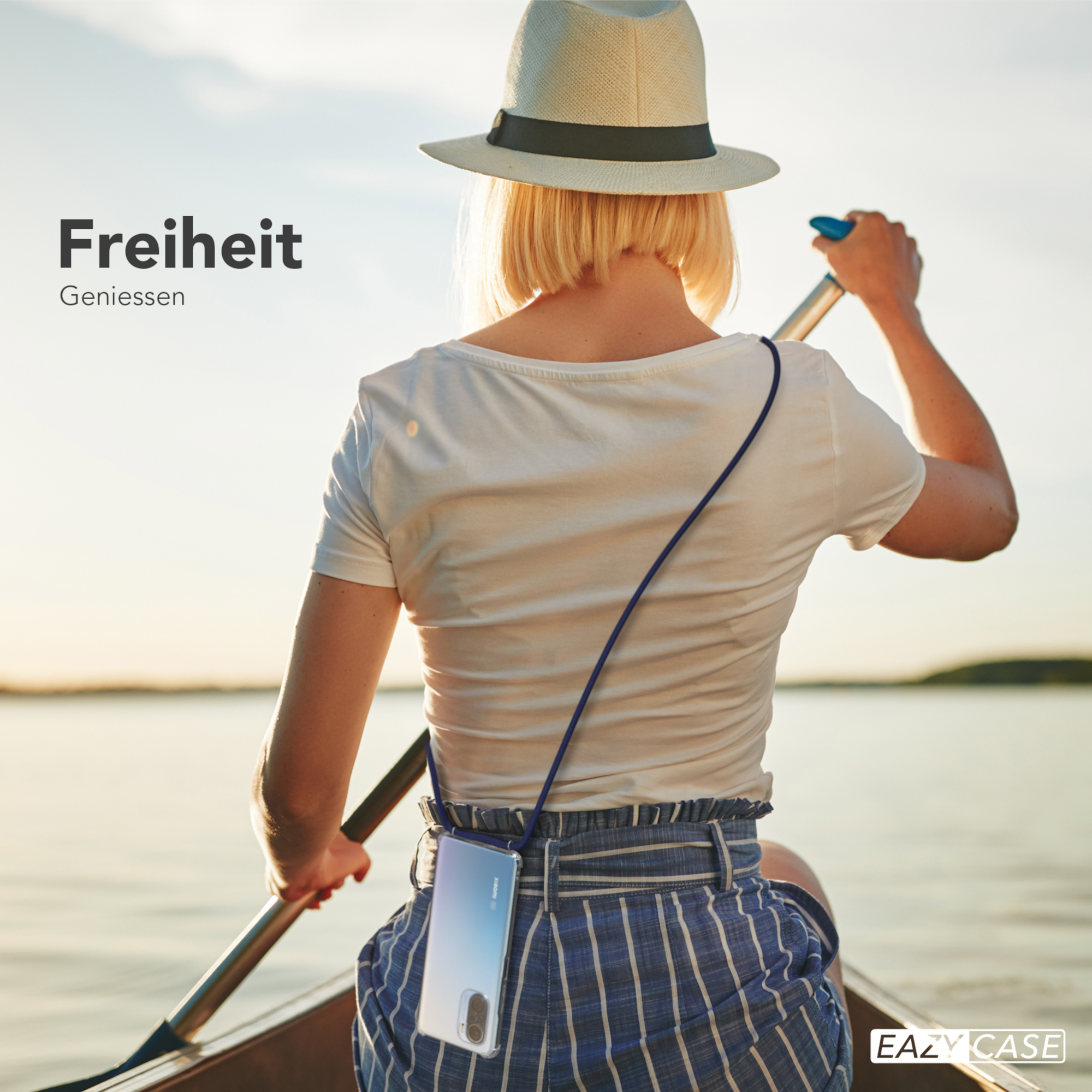 Frau rudert Boot, Telefon mit Riemen. Text: Freiheit, Geniessen. Eazy Case Logo.