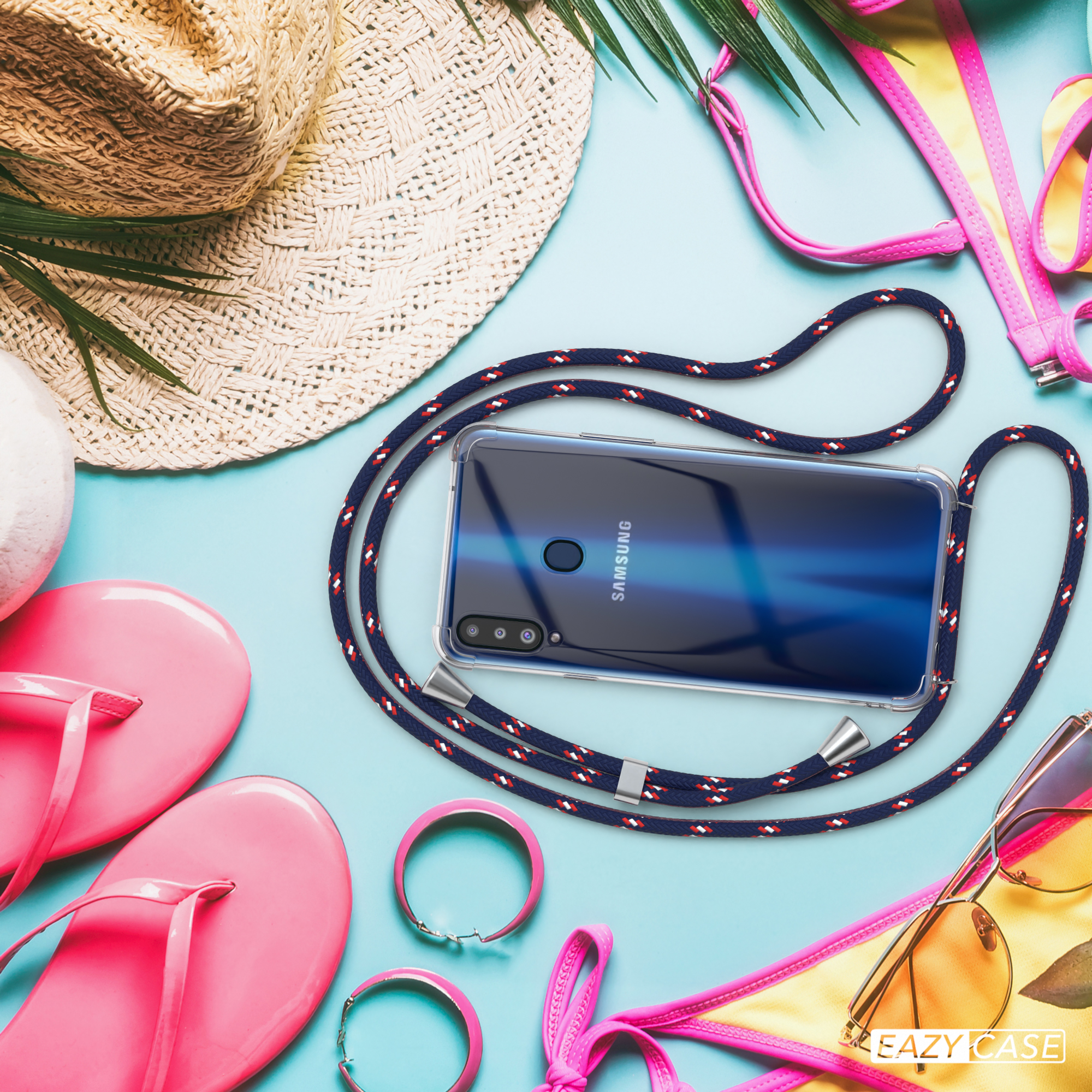 Handyhülle mit dunkelblauer Kordel. Strandaccessoires wie Hut, Flip-Flops und Sonnenbrille.