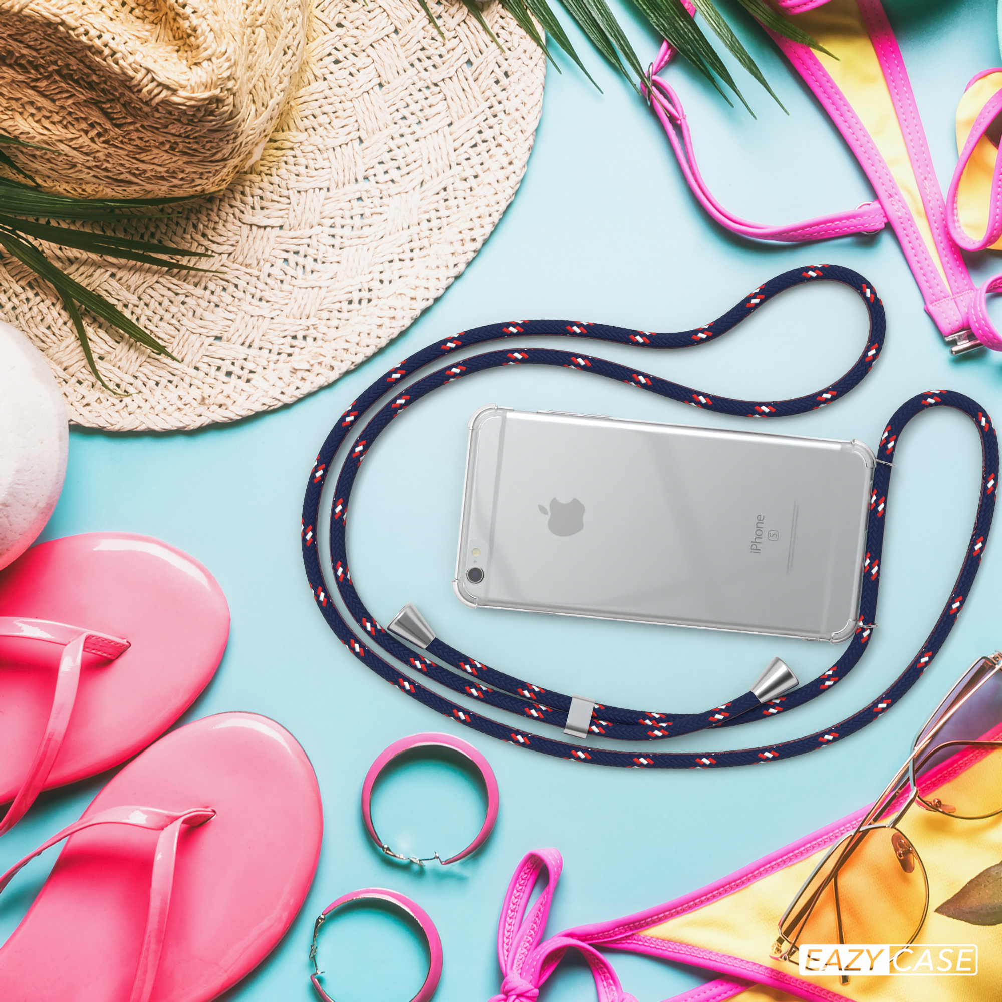 Telefon mit blau-rotem Gurt, Flip-Flops, Sonnenbrille und Hut auf blau-beigem Untergrund.