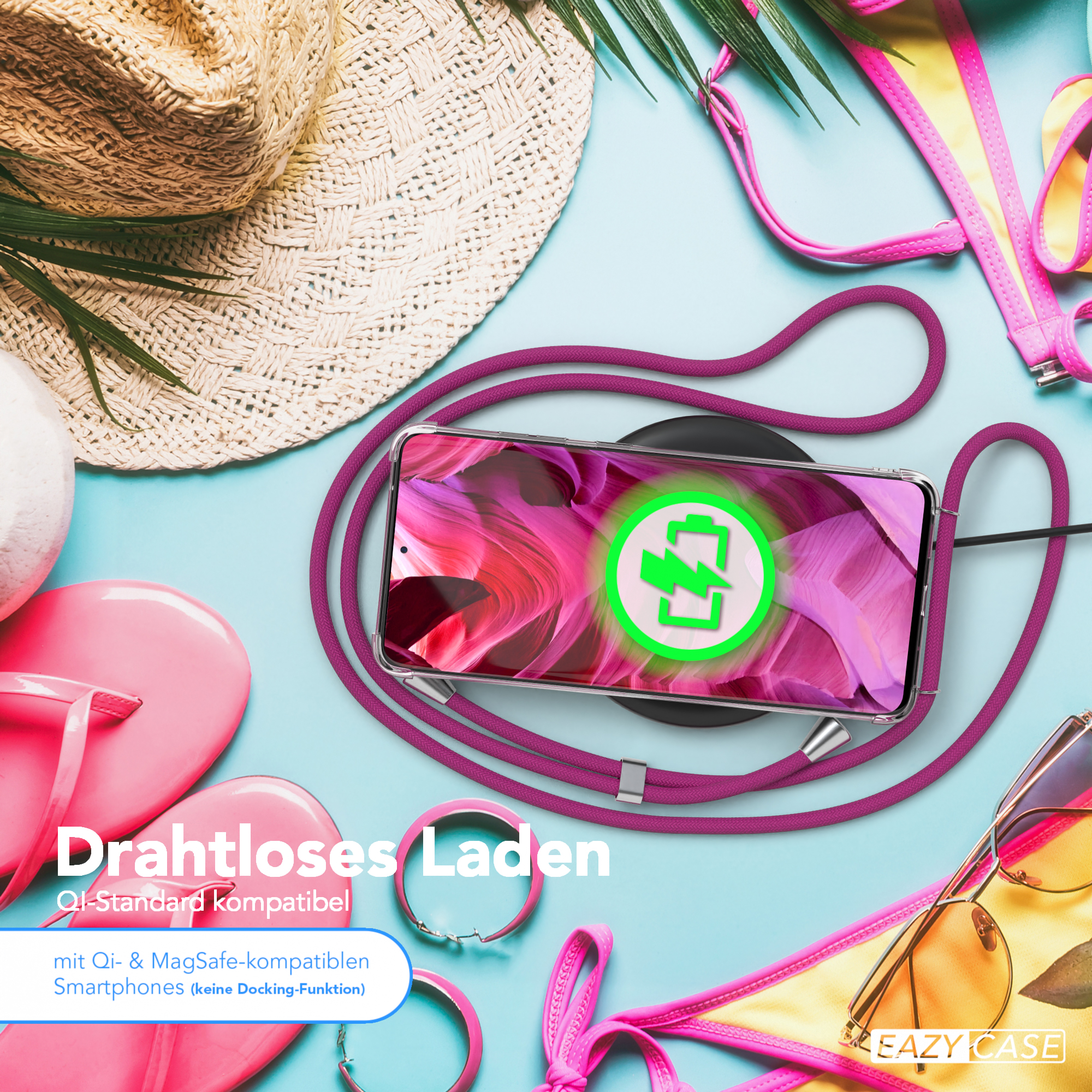 Ein Telefon in einer Hülle auf einem Ladepad mit Strandaccessoires drumherum. Text auf Deutsch.
