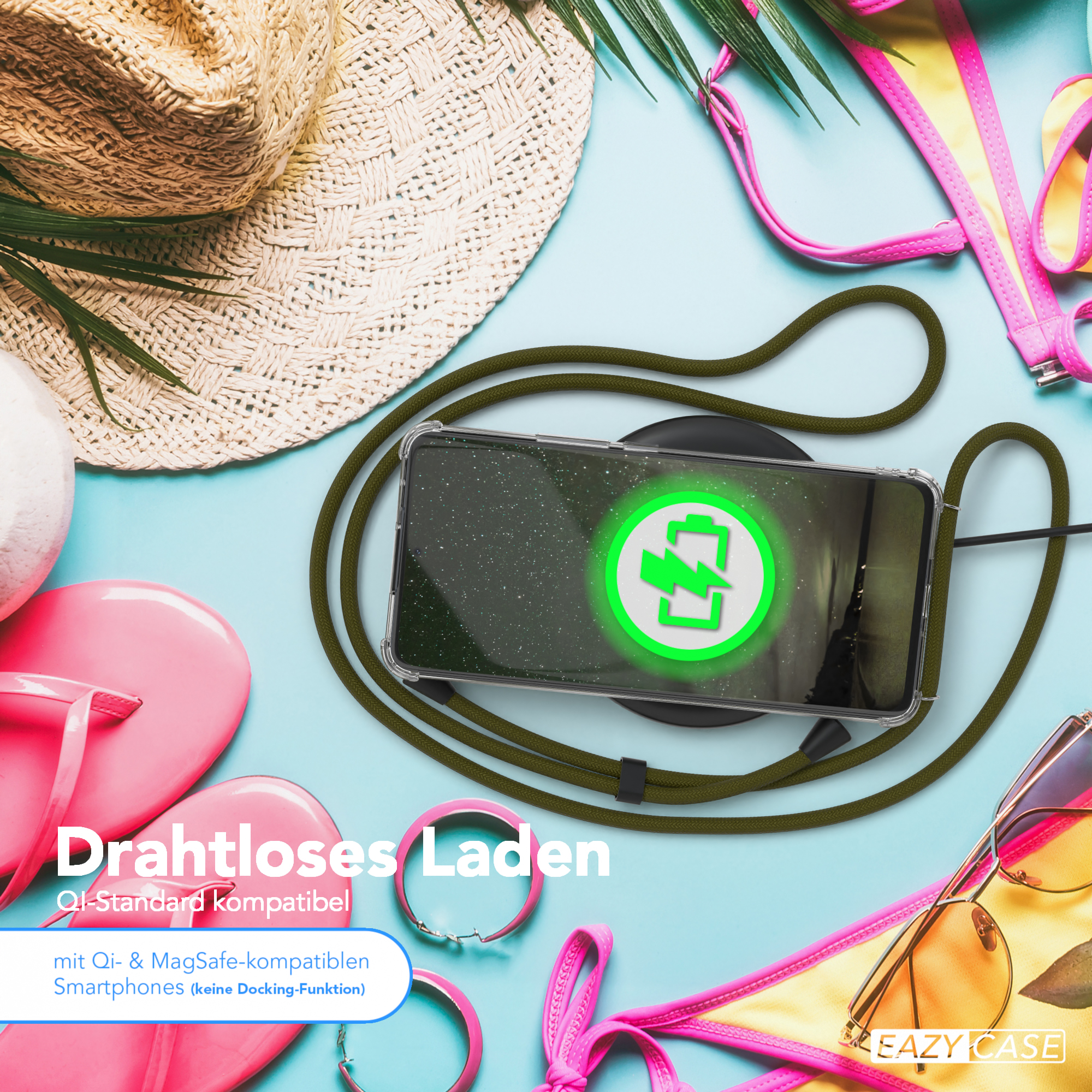 Telefon wird kabellos geladen. Strandszene mit Sonnenbrille, Flip-Flops und Bikini-Oberteil.