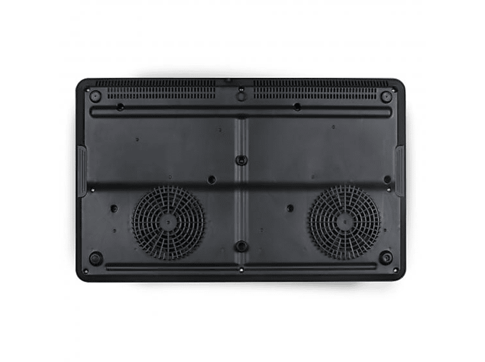 Spód czarnej płyty indukcyjnej z wentylatorami i otworami wentylacyjnymi. Białe tło.