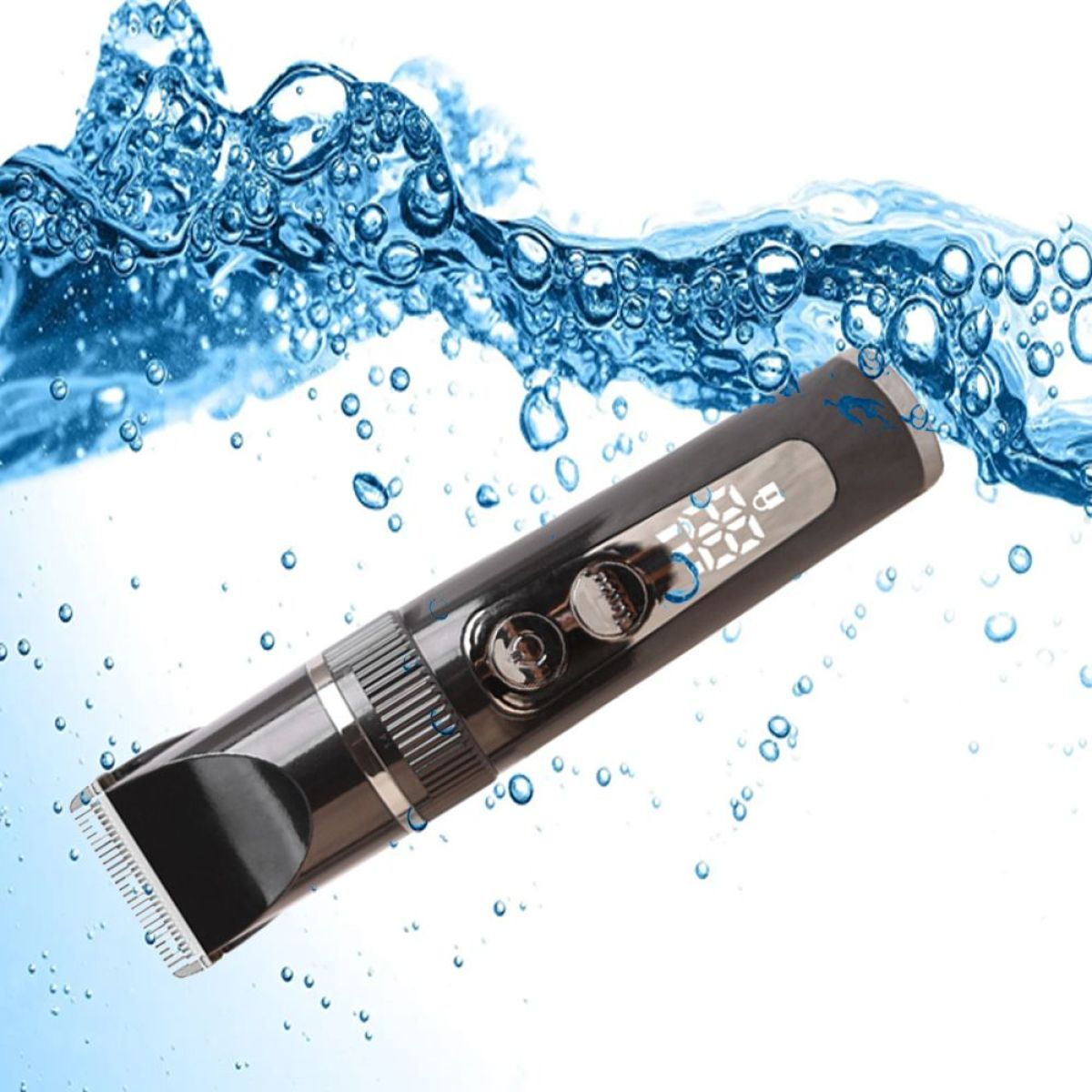 Schwarzer Haarschneider im Wasser, mit Blasen drumherum. Digitalanzeige vorhanden.